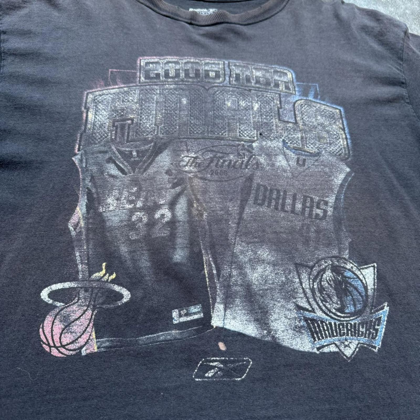 Reebok Reebok 2006 NBA Finals “Heat vs Mavericks” Graphic T-shirt Size US L / EU 52-54 / 3 - 3 Thumbnail