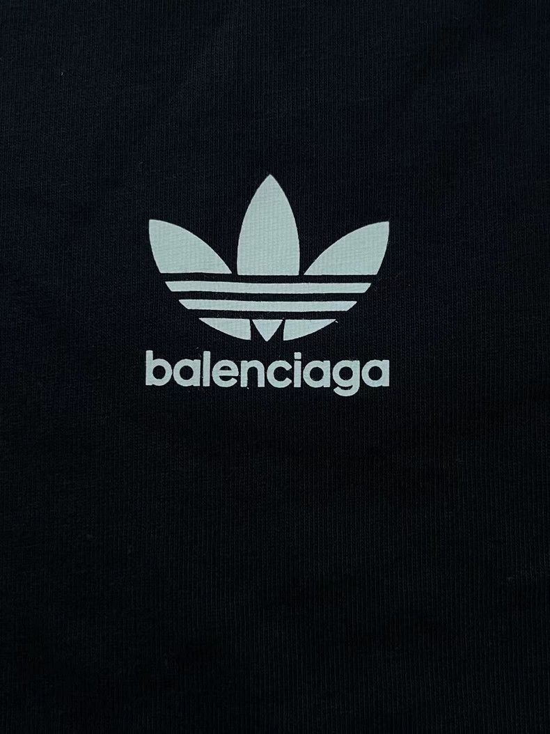 Balenciaga Balenciaga size 3 Monogrammed crewneck short sleeve T-shirt Size US M / EU 48-50 / 2 - 3 Thumbnail