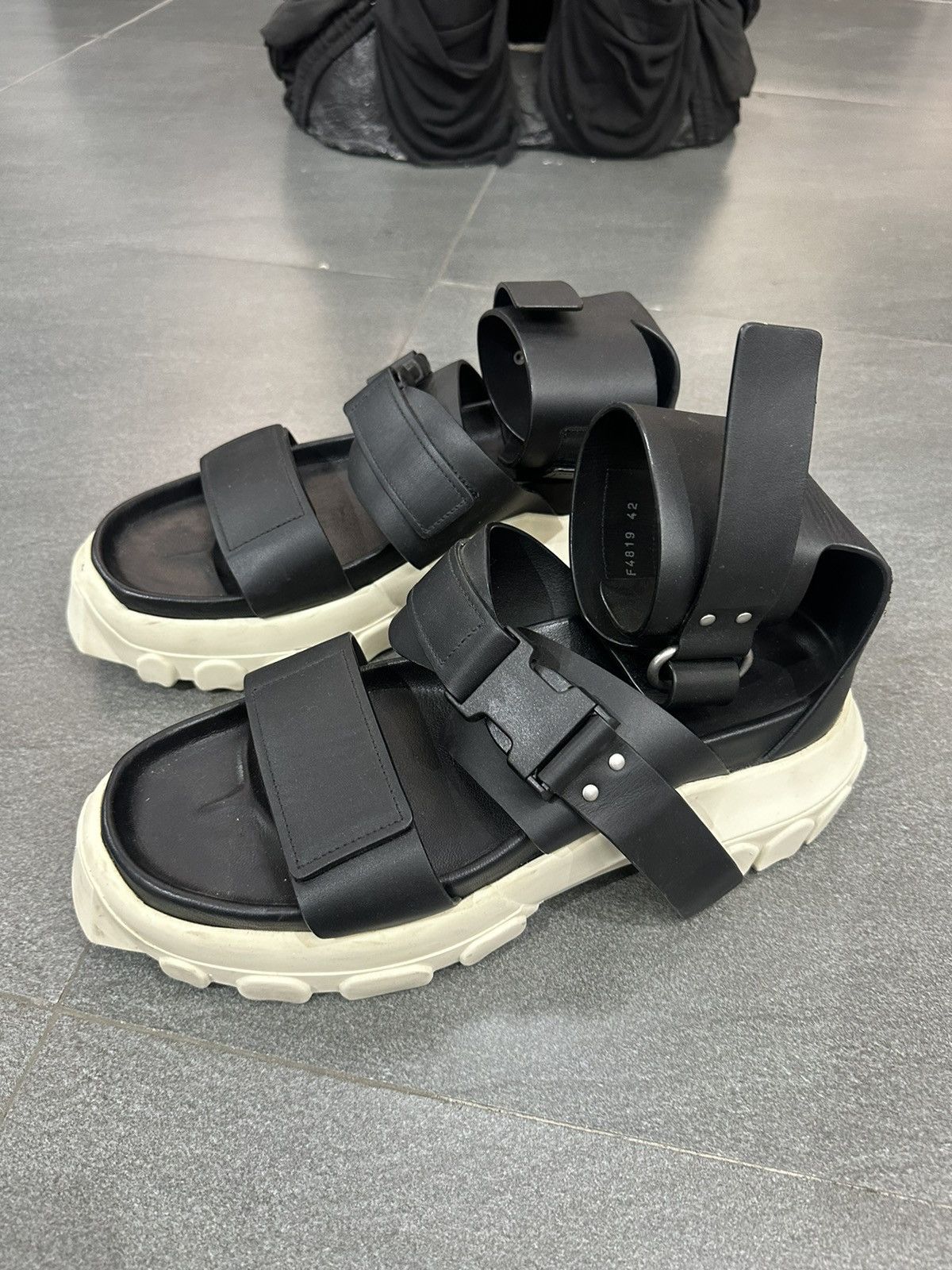 Rick Owens Rick Owens Black Leather Tractor Sandals Size US 9 / EU 42 - 4 Thumbnail