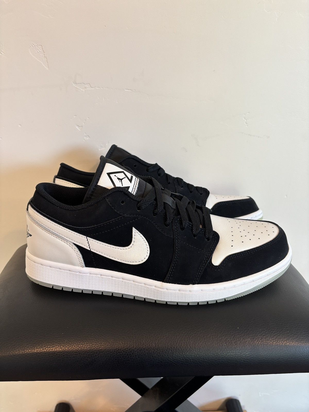 Jordan Brand Jordan 1 Low SE Diamond Shorts Size US 10 / EU 43 - 1 Thumbnail