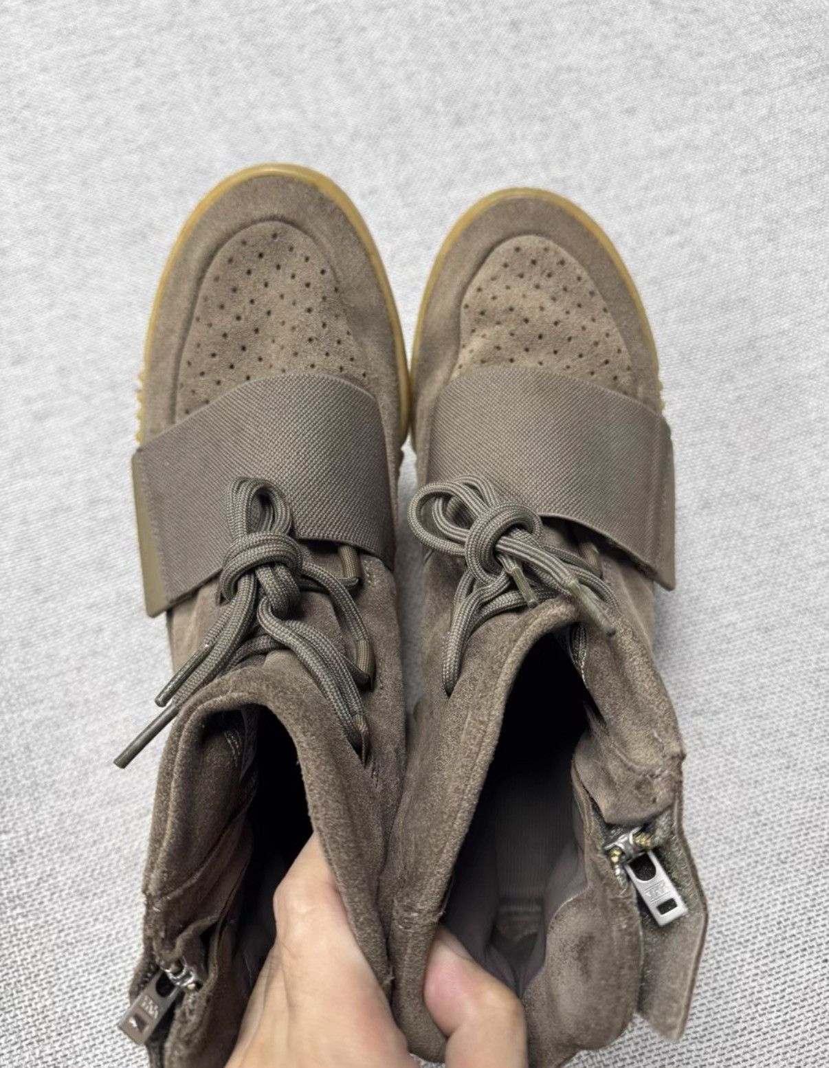 Adidas Adidas Yeezy 750 Light Brown Gum K37 Size US 10.5 / EU 43-44 - 2 Thumbnail