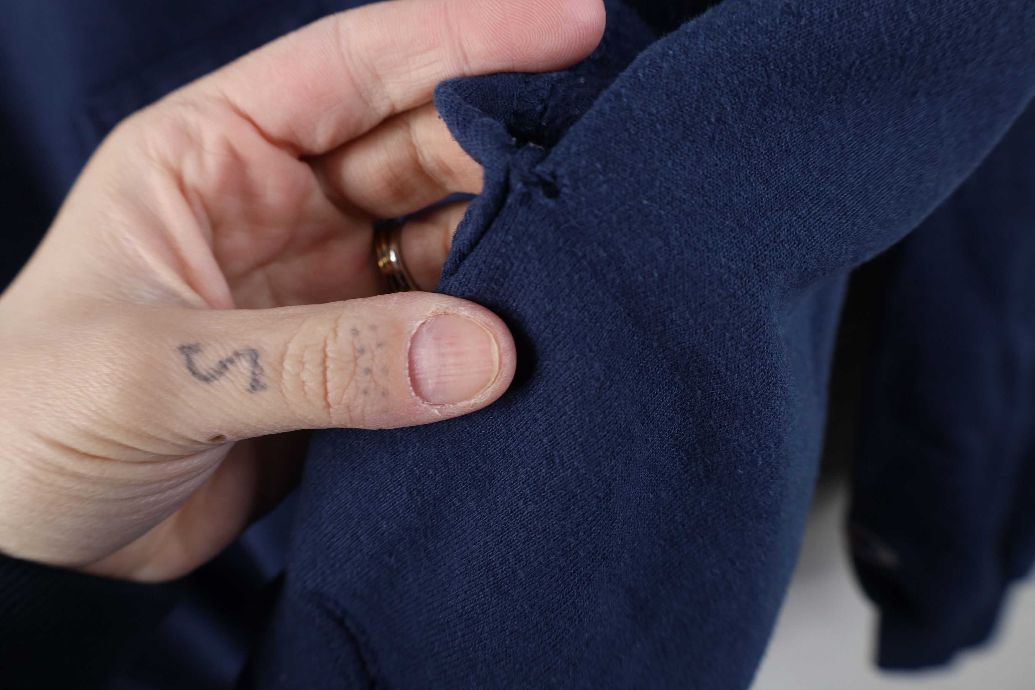 Champion Vintage 90s Champion Spell Out Hoodie Sweatshirt Navy Blue Size US L / EU 52-54 / 3 - 9 Thumbnail