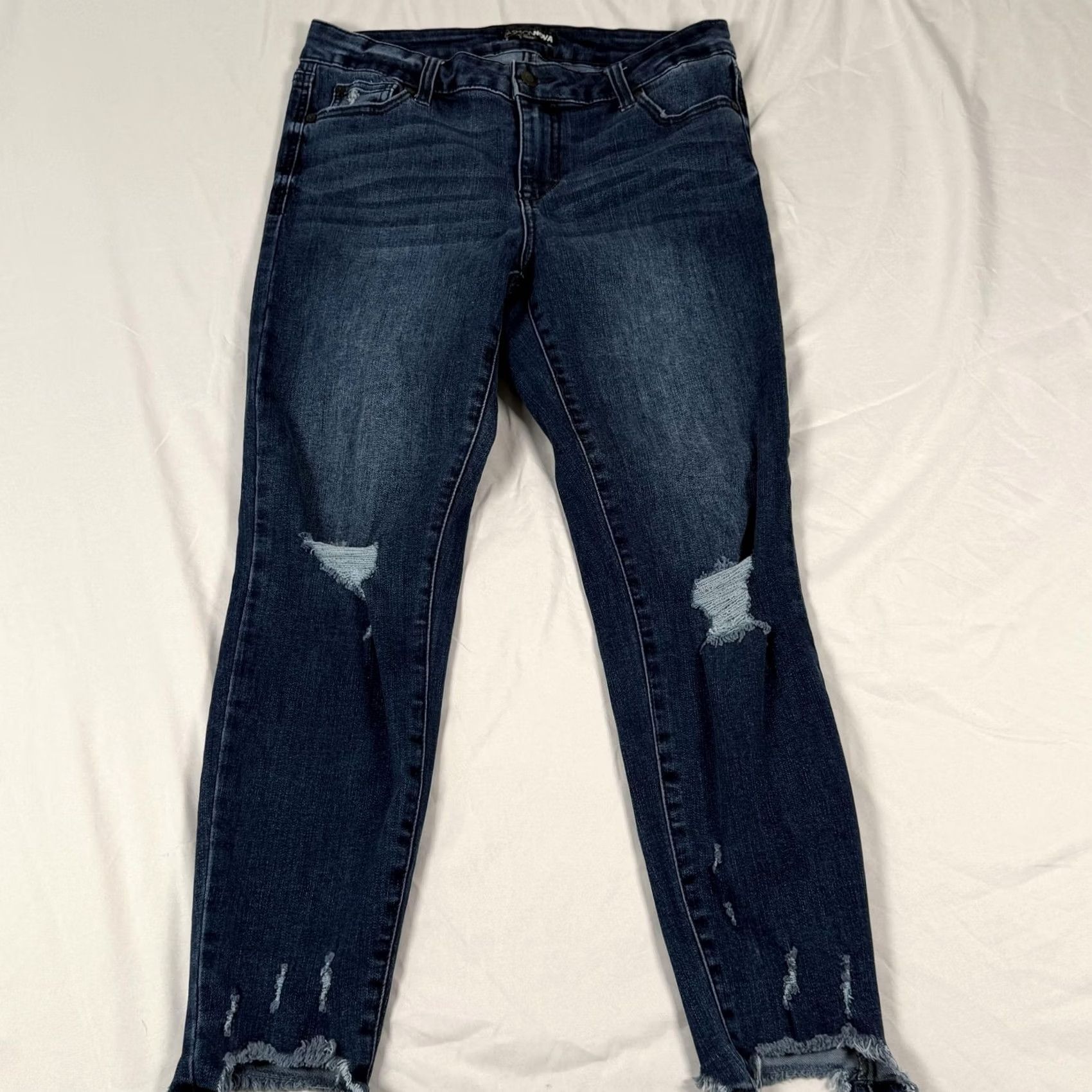 Fashion Nova Fashion Nova Jeans Womens Skinny Dark Blue Wash Distressed Raw Hem Ankle 7/28 Denim Slim Pockets Zip Spring Fall Winter Womens 30in 25in Inseam Size 28" / US 6 / IT 42 - 2 Thumbnail