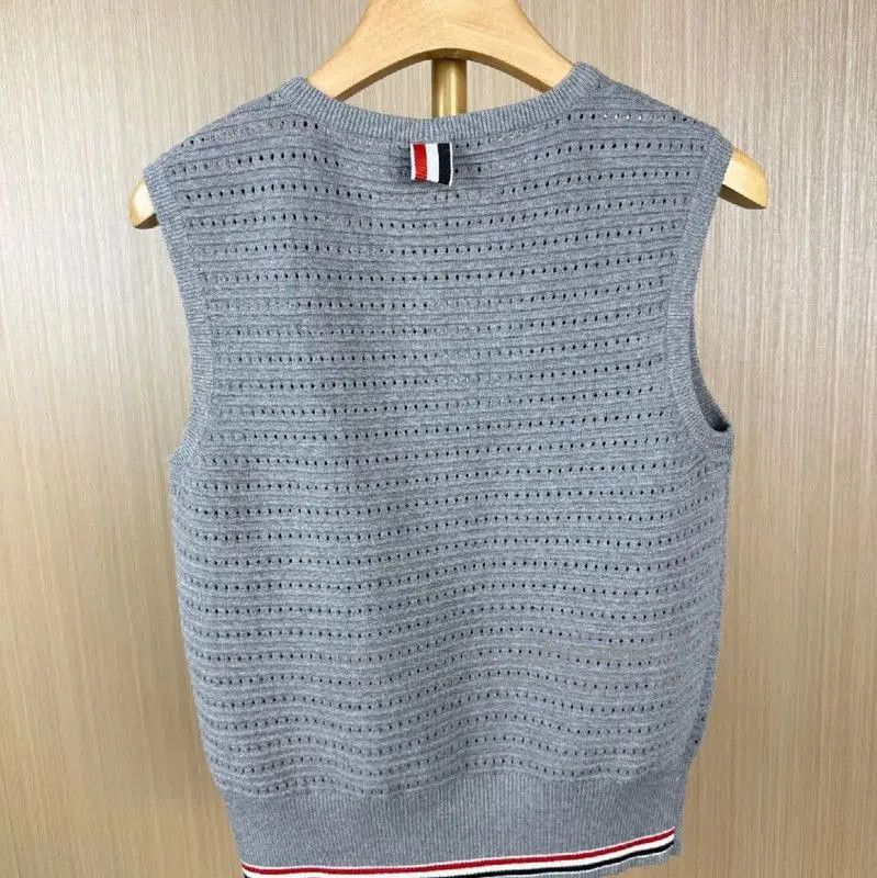 Thom Browne Thom Browne Women's Gray Wool Sweater . Size L / US 10 / IT 46 - 2 Thumbnail