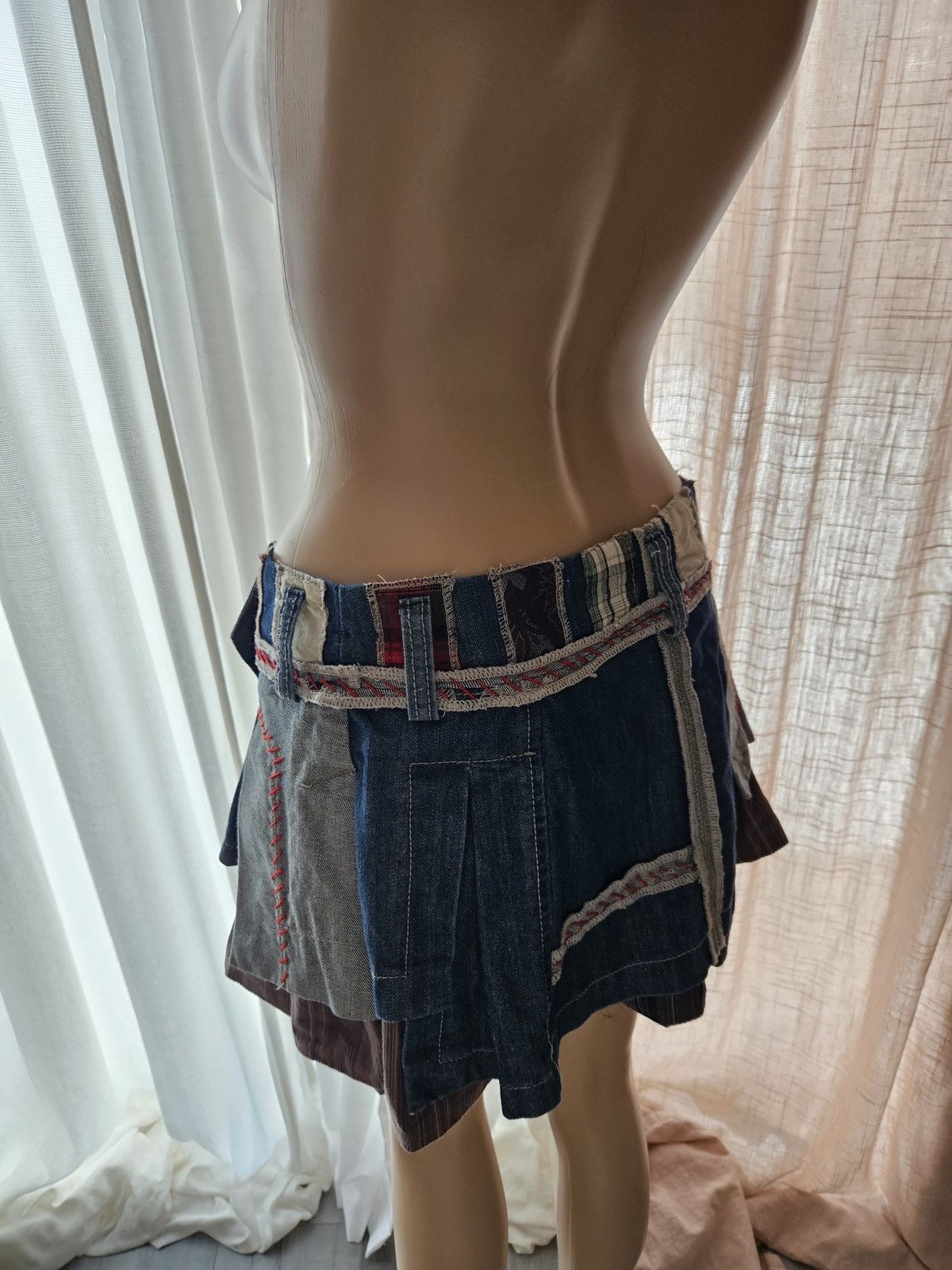 Designer × Vintage Vintage Multi-Material Layered Patchwork Denim Mini Skirt Size 28" / US 6 / IT 42 - 3 Thumbnail