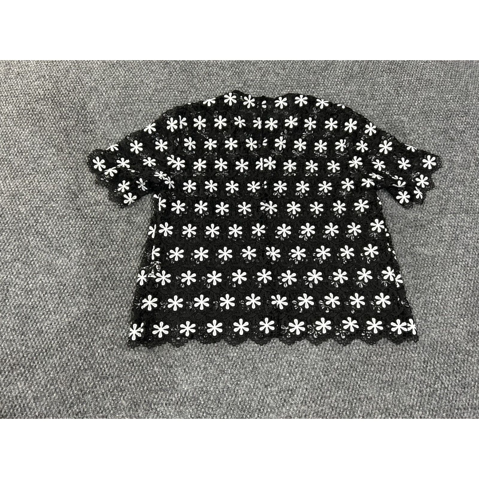 United Colors Of Benetton United Colors Of Benetton Shirt Womens Large Black Lace Floral Short Sleeve Top Size L / US 10 / IT 46 - 7 Thumbnail