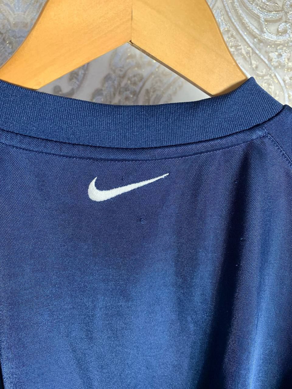 Nike Vintage Nike Central Logo Swoosh Retro Big Logo T-shirt 90s Size US S / EU 44-46 / 1 - 4 Thumbnail