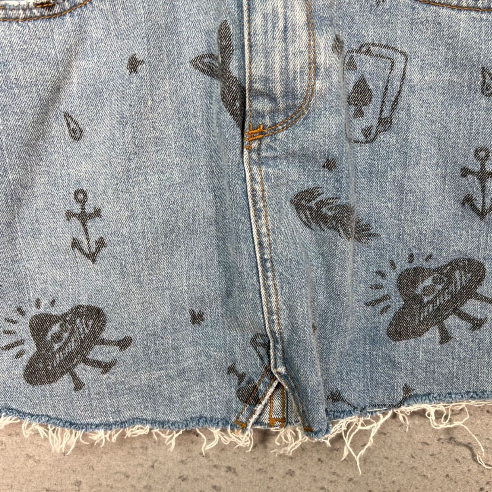 Bdg BDG Womens XS High-Rise Denim Mini Skirt Graphic Print Black Print Raw Hem Blue Cotton Spandex Denim Short Style Mini Skirt Womens XS BDG Size 26" / US 2 / IT 38 - 5 Thumbnail