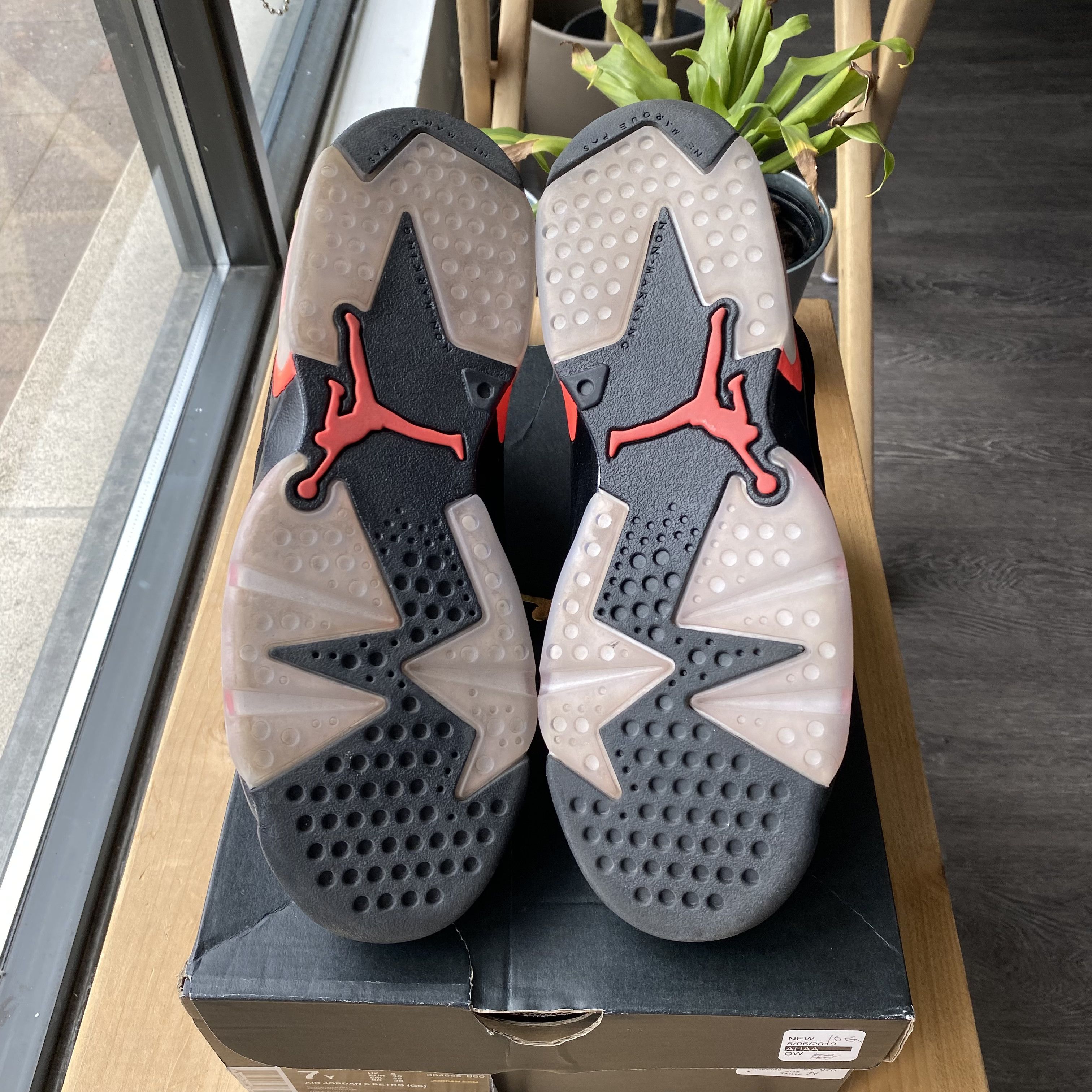 Jordan Brand Jordan 6 Retro Black Size US 7 / EU 40 - 4 Thumbnail