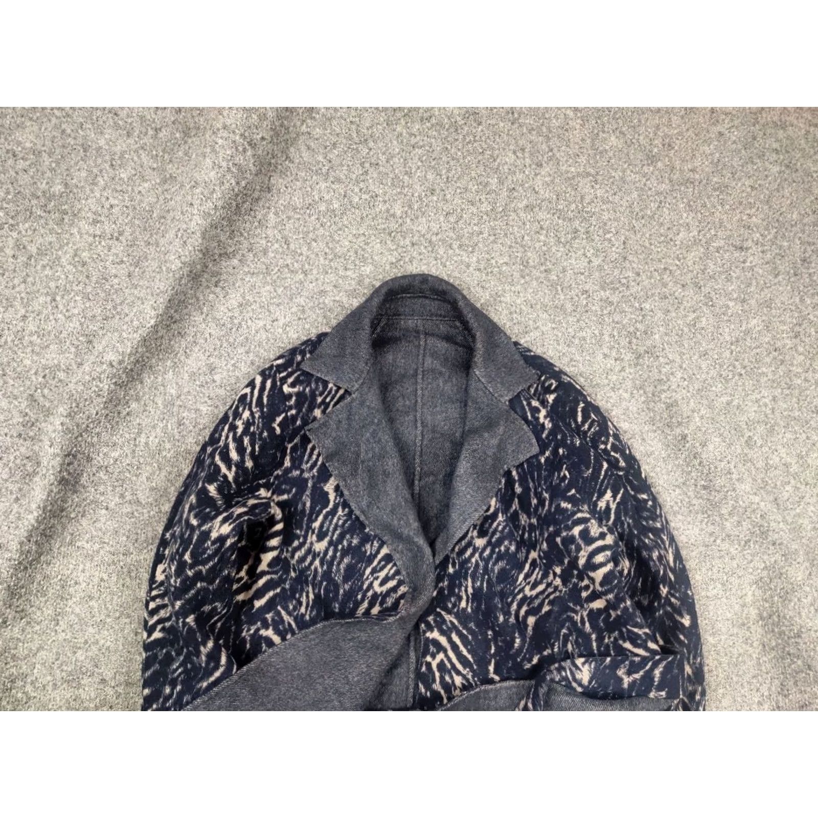 Max Mara VINTAGE Max Mara Weekend Virgin Wool Blend Animal Print Blue reversible Coat Jacket Size L / US 10 / IT 46 - 5 Thumbnail