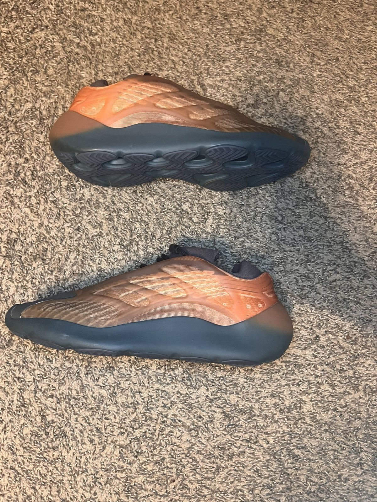 Yeezy Yezzy 700 V3 'Copper Fade' Size US 11.5 / EU 44-45 - 7 Thumbnail