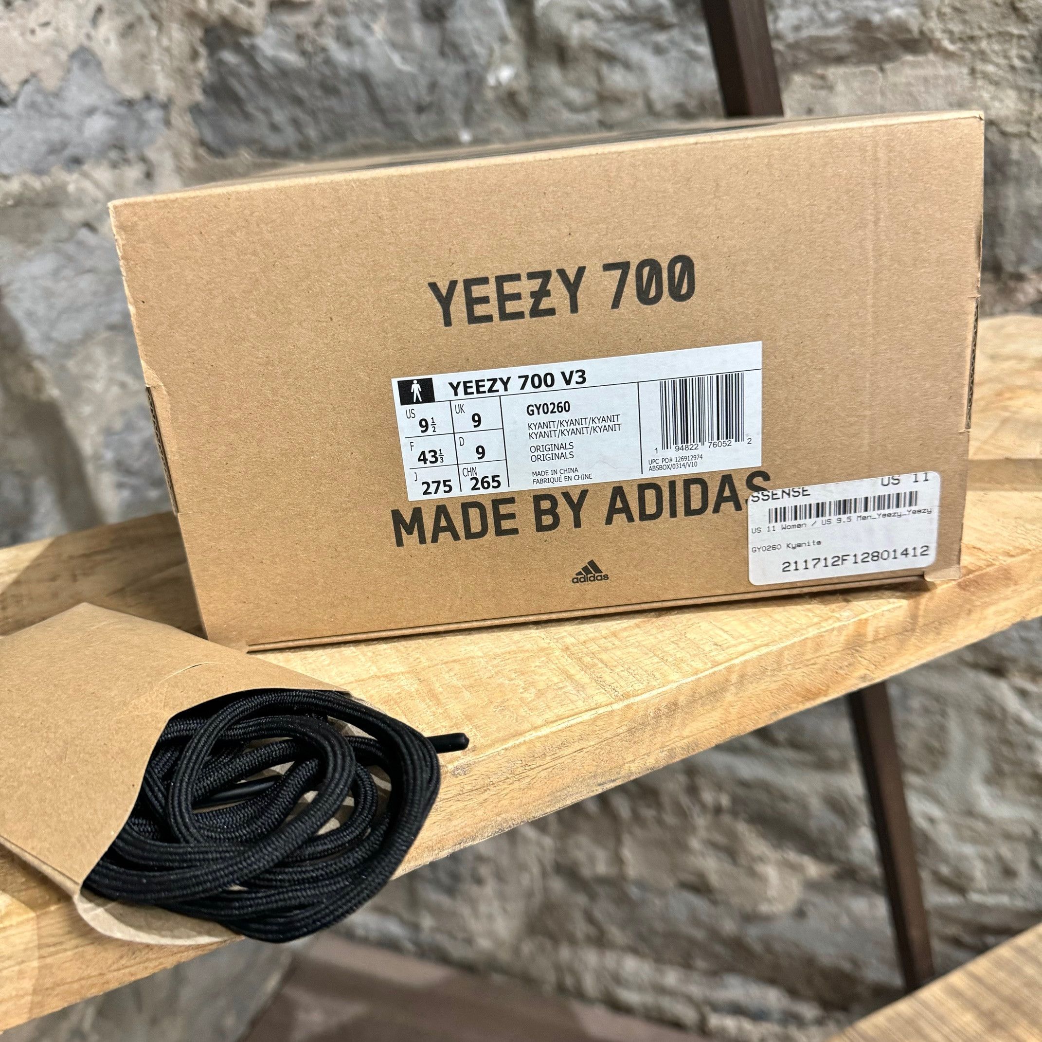 Adidas × Kanye West Adidas Yeezy 700 V3 Kyanit Sneakers Size US 9.5 / EU 42-43 - 10 Thumbnail