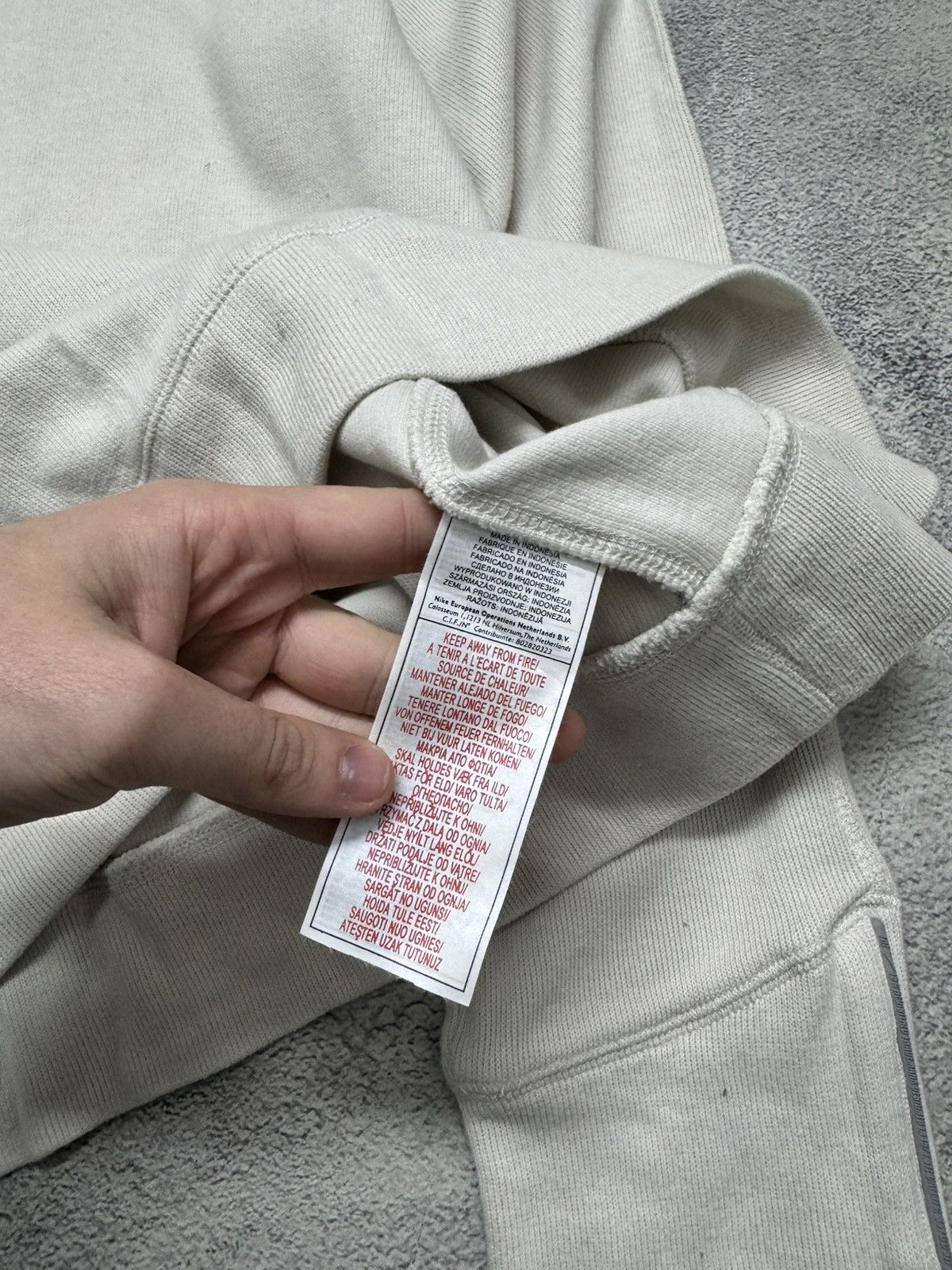 Nike Vintage Y2k Nike Mini Swoosh Sweatshirt 90’s Size US XL / EU 56 / 4 - 10 Thumbnail