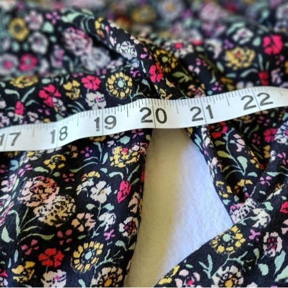Loft Ann Taylor Loft Black Floral Long Sleeve Sz. M Romper Size 30" / US 8 / IT 44 - 8 Thumbnail
