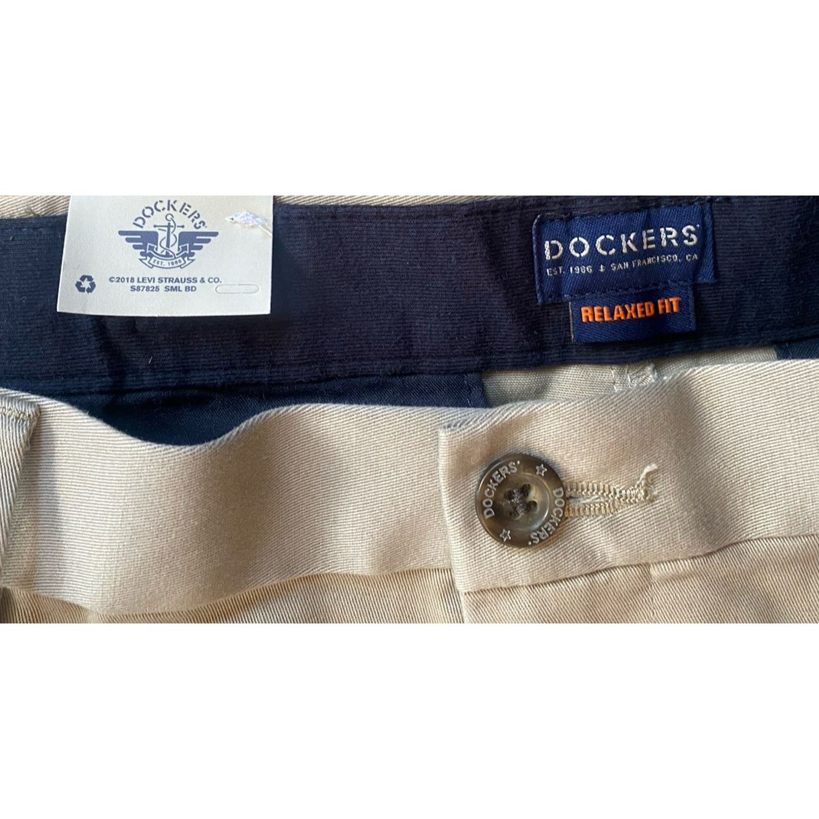 Dockers NWT Dockers Easy Khaki Relaxed Pleated Stretch Pants Men’s Size US 36 / EU 52 - 2 Thumbnail
