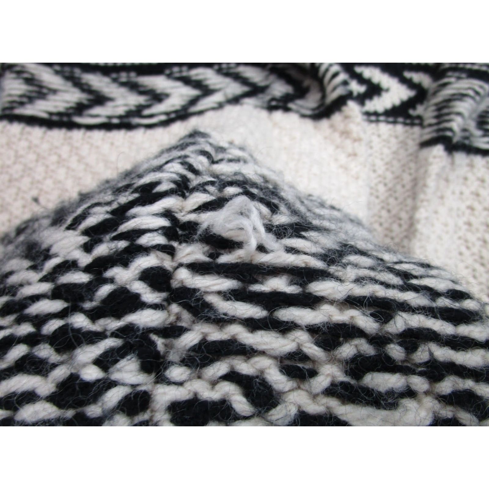 Lucky Brand Lucky Brand Cardigan Sweater M Tribal Boho Western Aztec Southwestern White Womens Size M / US 6-8 / IT 42-44 - 5 Thumbnail
