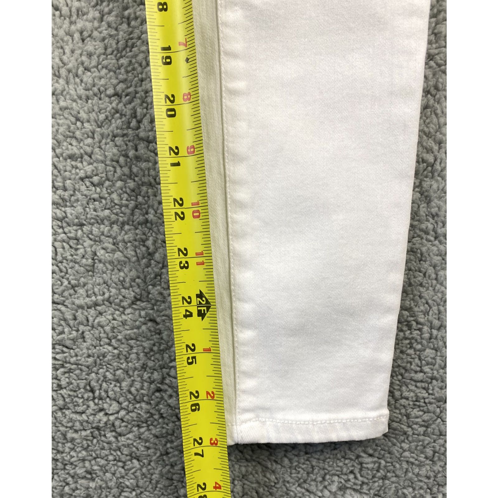 Zara Zara Jeans Women's Size 2 Slim Skinny Denim White Mid Rise Stretch / 31-31 Belt Loops Pockets 5-Pocket Design Regular Fit Machine Washable Size 26" / US 2 / IT 38 - 5 Thumbnail