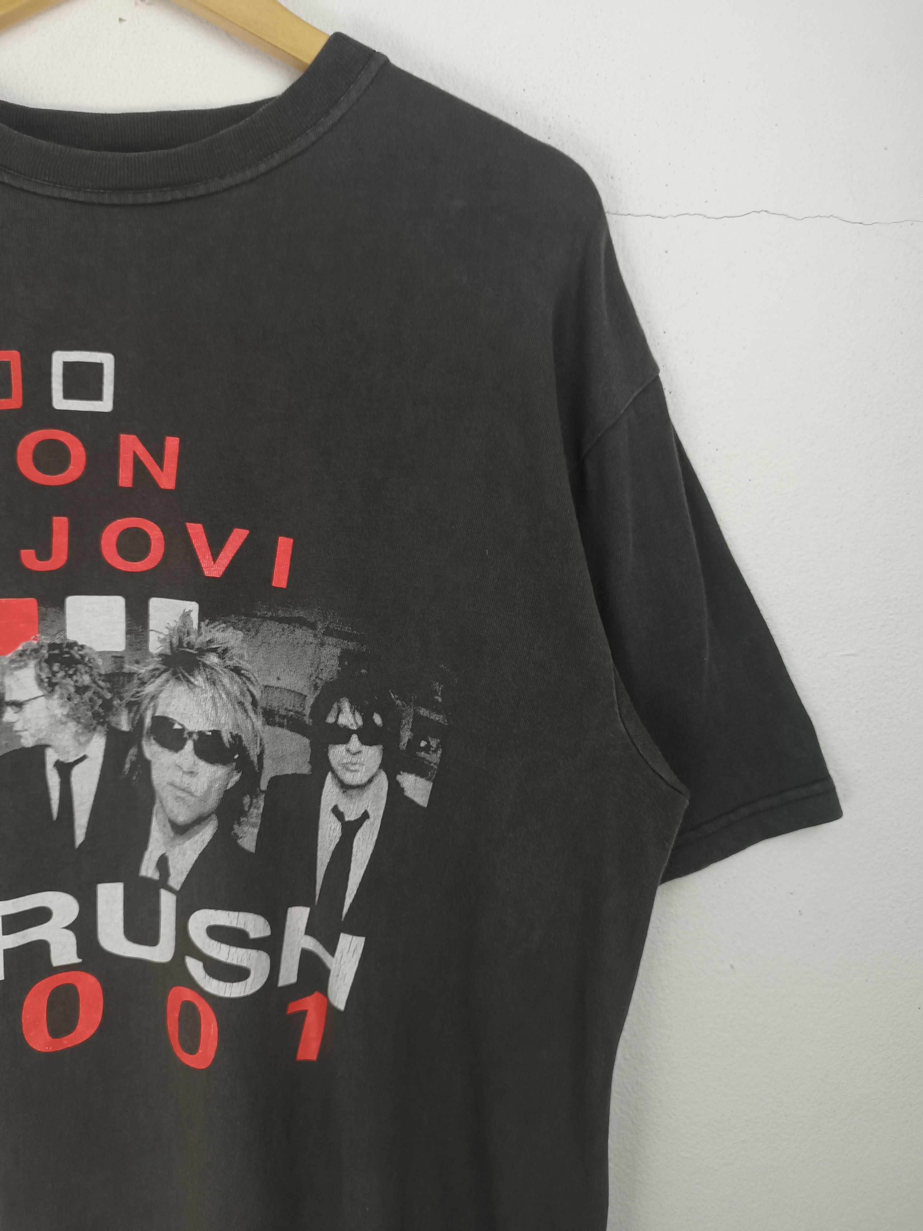 Band Tees VINTAGE 2001 BON JOVI CRUSH LIVE FADED BOXY TEE VERY RARE Size US L / EU 52-54 / 3 - 6 Thumbnail