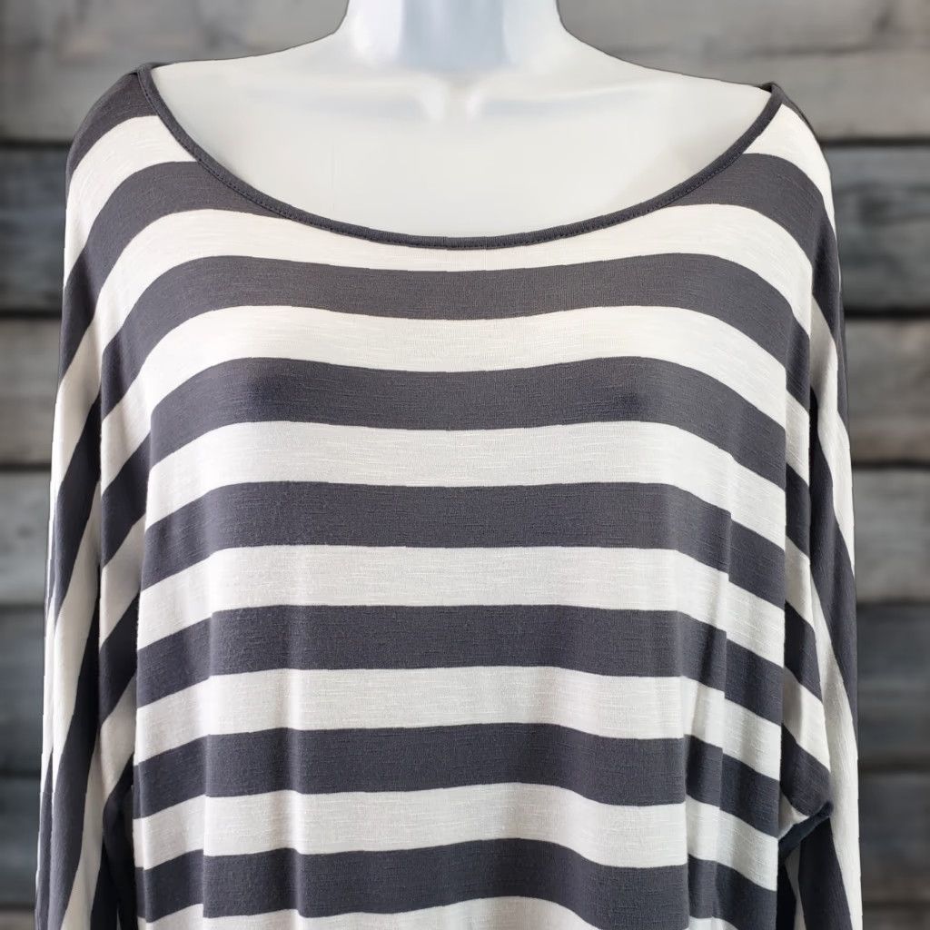Soft Surroundings Soft Surroundings Blouse Womens Adrift Top 3/4 Sleeve Large Gray White Stripe Shirt Women L White Stripe Adrift Top Size L / US 10 / IT 46 - 1 Thumbnail