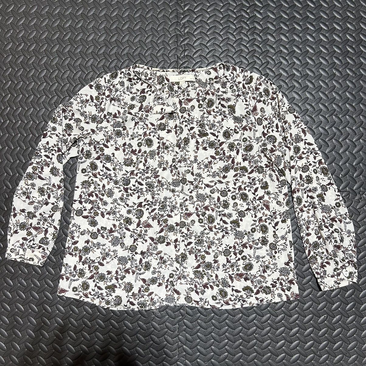 Ann Taylor × Loft Ann Taylor LOFT Petite Blouse Button Up Floral Women’s Large Size L / US 10 / IT 46 - 3 Thumbnail