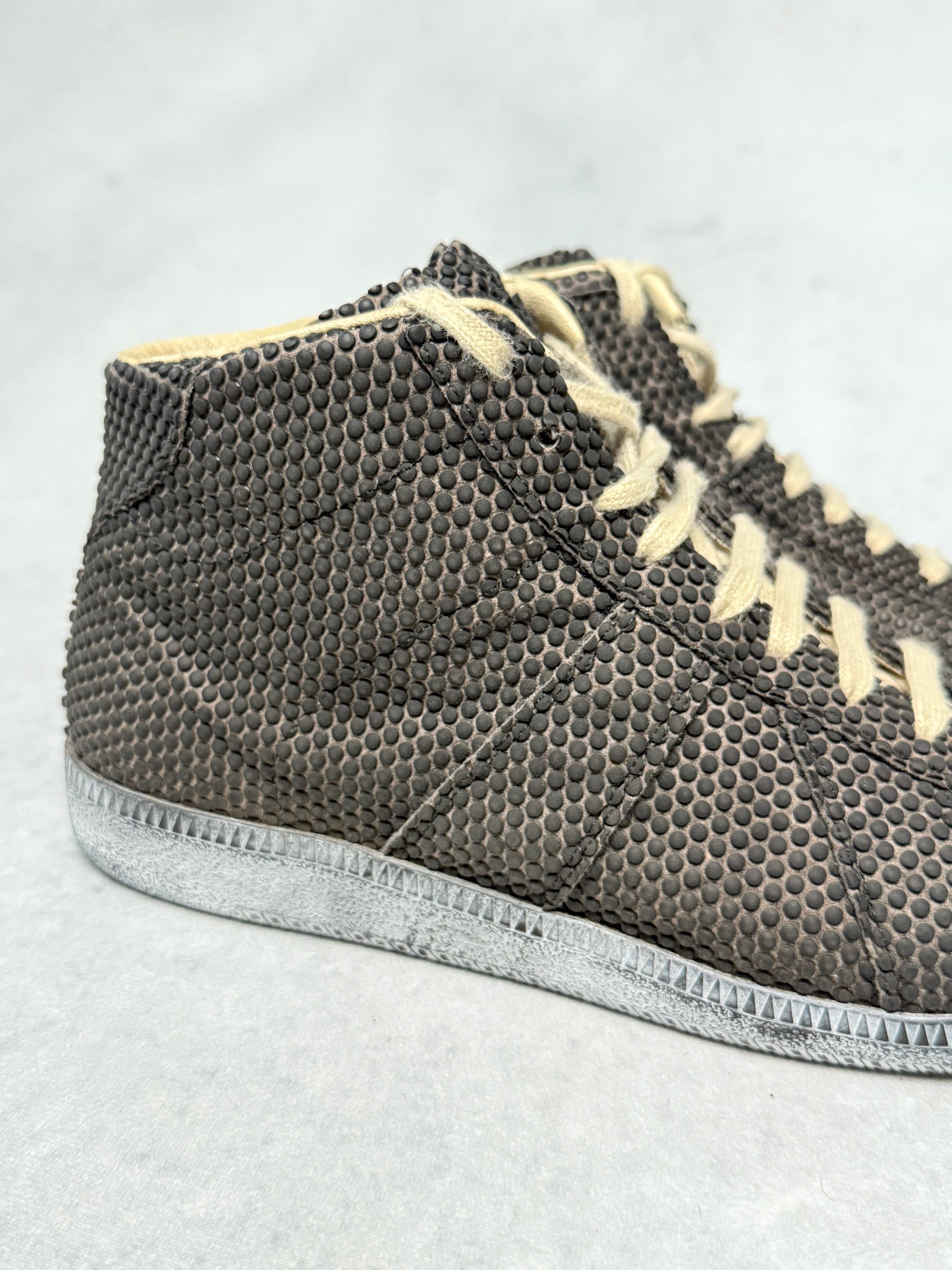 Maison Margiela Maison Margiela GATs Hightop Polka Dot Grey Size US 9.5 / EU 42-43 - 2 Thumbnail