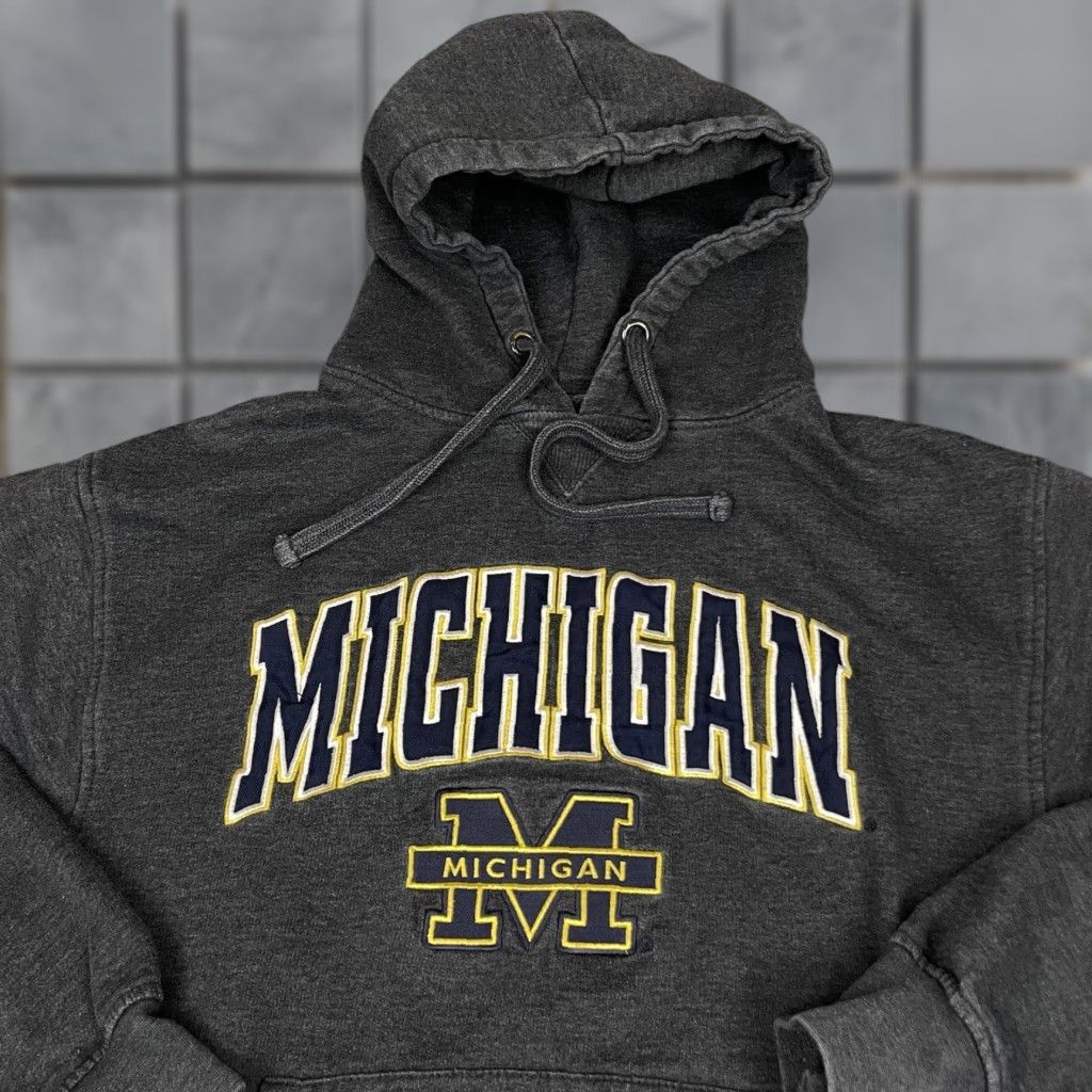 Vintage VINTAGE Cadre Athletic Michigan Wolverines Sweatshirt Adult Medium Embroidered Logo Knit Gray Crew Neck Pullover University Size US M / EU 48-50 / 2 - 1 Thumbnail