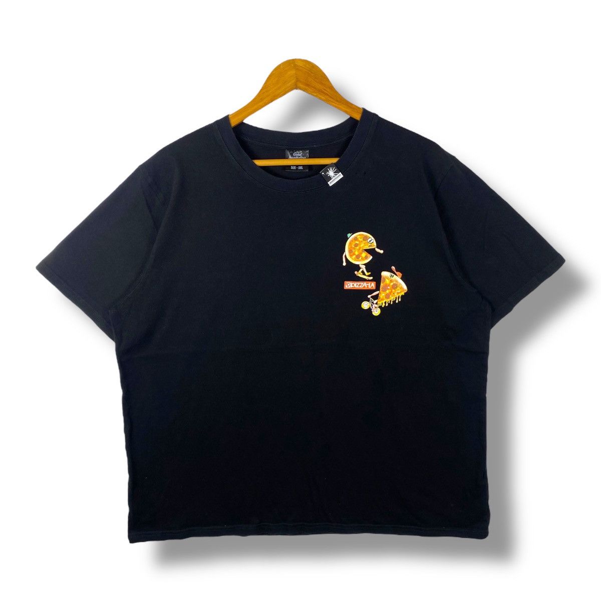 GU × Maison MIHARA YASUHIRO GU xMIHARAYASUHIRO Good Inspiration Pizza-La Tee Shirt Size US XL / EU 56 / 4 - 1 Thumbnail