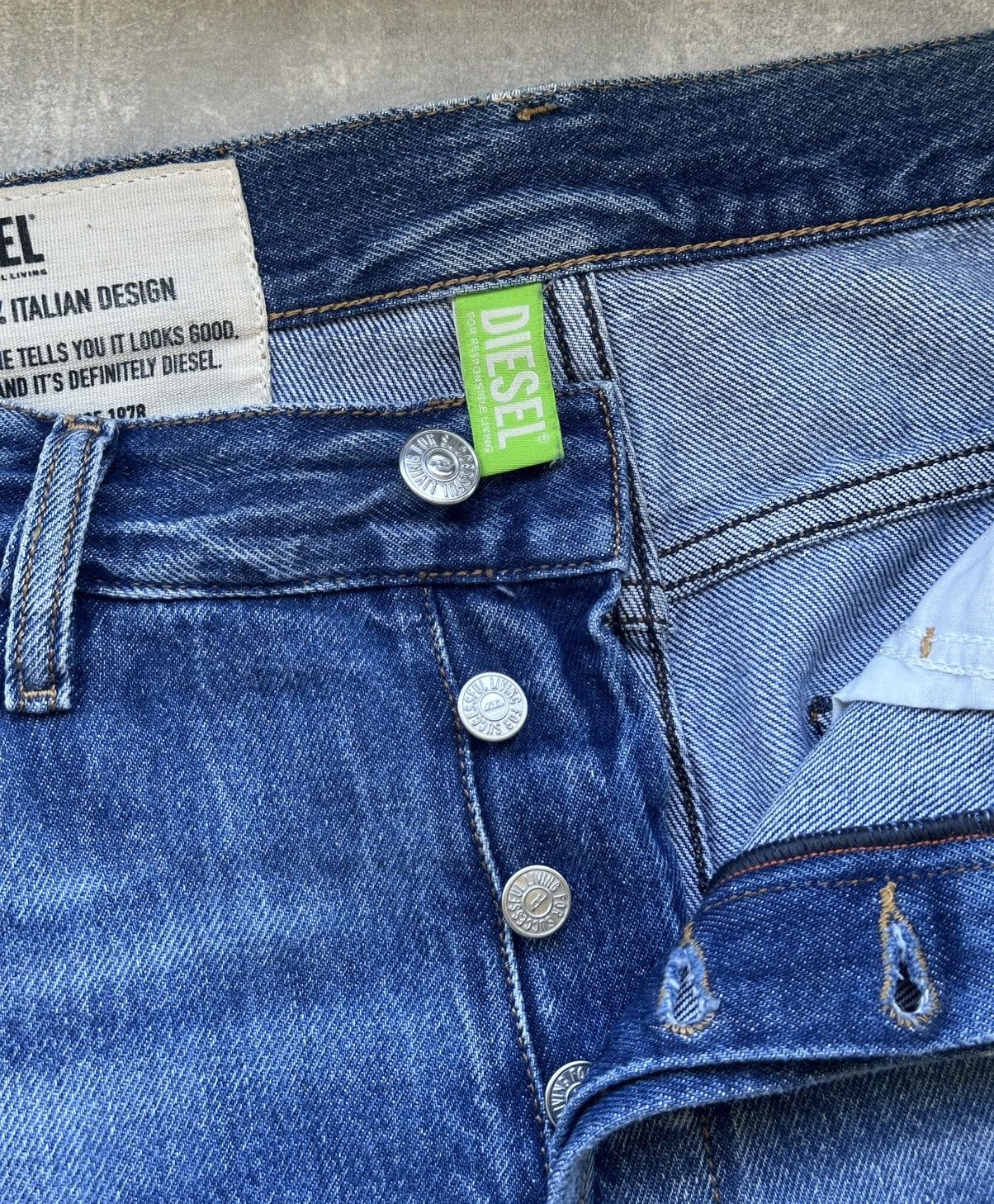 Diesel Diesel Men's Straight Fit Distressed Jeans D-Macs W30-L30 Size US 30 / EU 46 - 10 Thumbnail