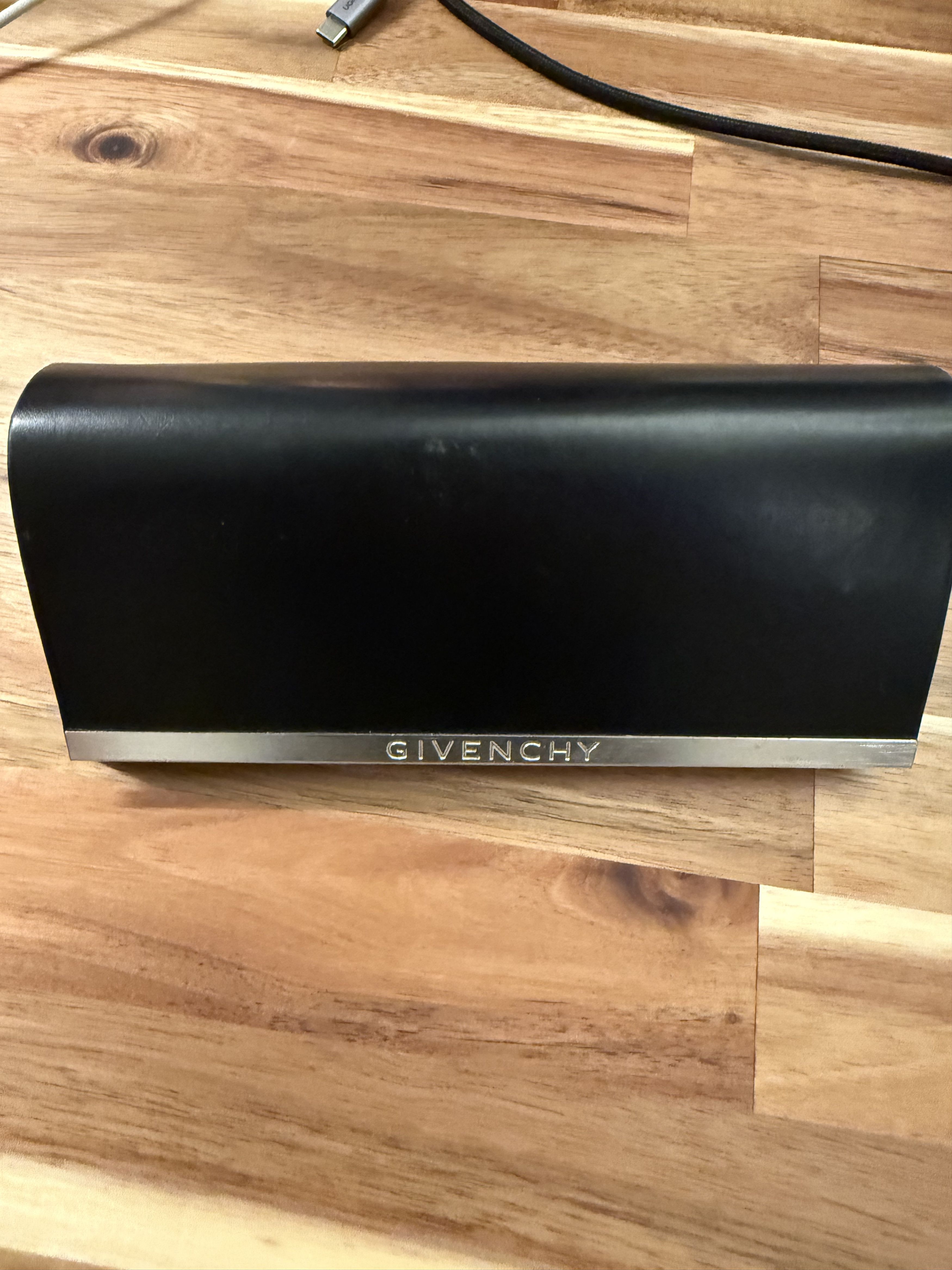 Givenchy o1srvl11e1024 Size: OS / Giv Cut Glasses in Black Size ONE SIZE - 5 Thumbnail