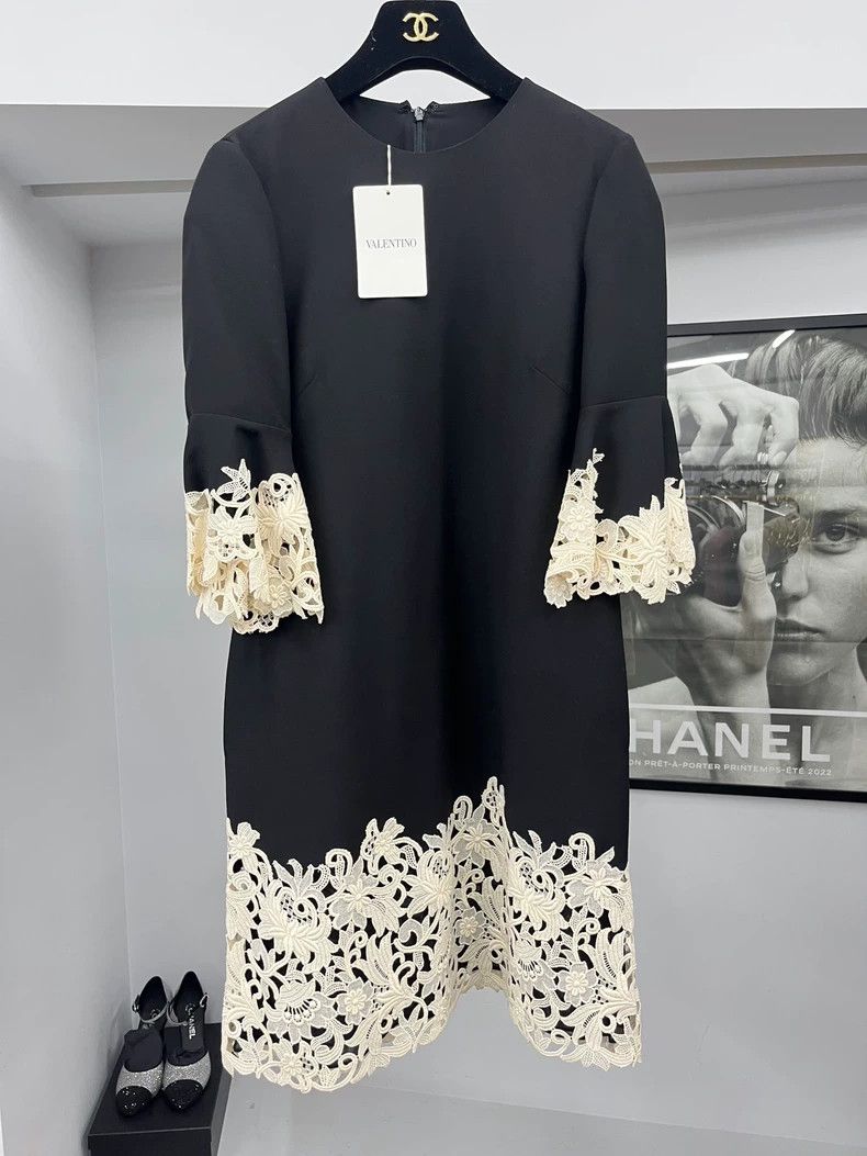 Valentino Valentino Black and white lace flower patchwork dress Size M / US 6-8 / IT 42-44 - 1 Thumbnail
