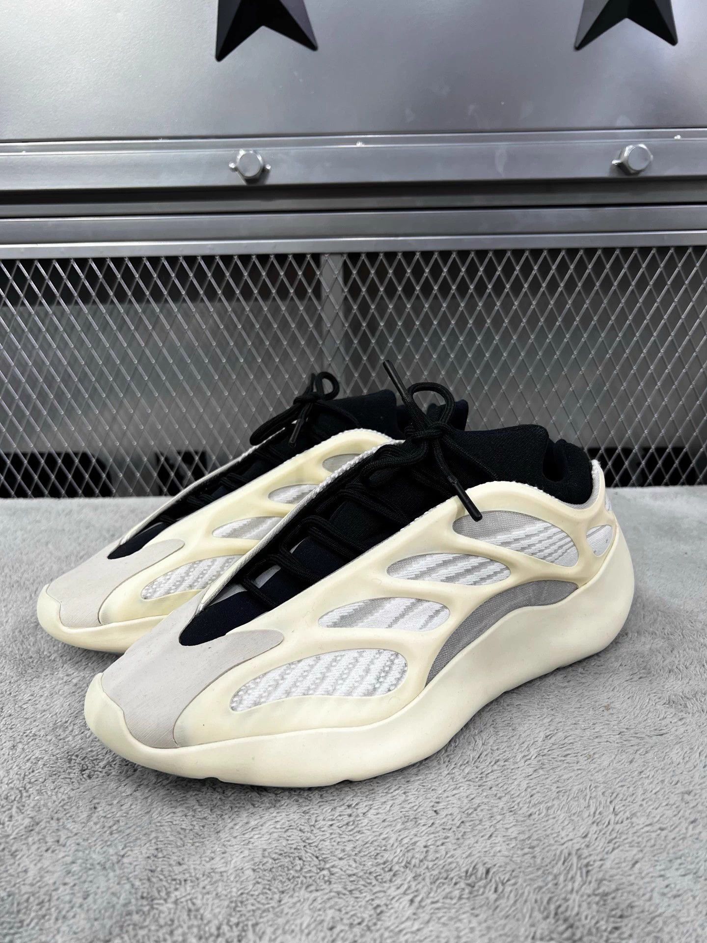 Yeezy Yeezy Boost 700 V3 Azael 2019 OTO 44.5 Size US 11.5 / EU 44-45 - 1 Thumbnail