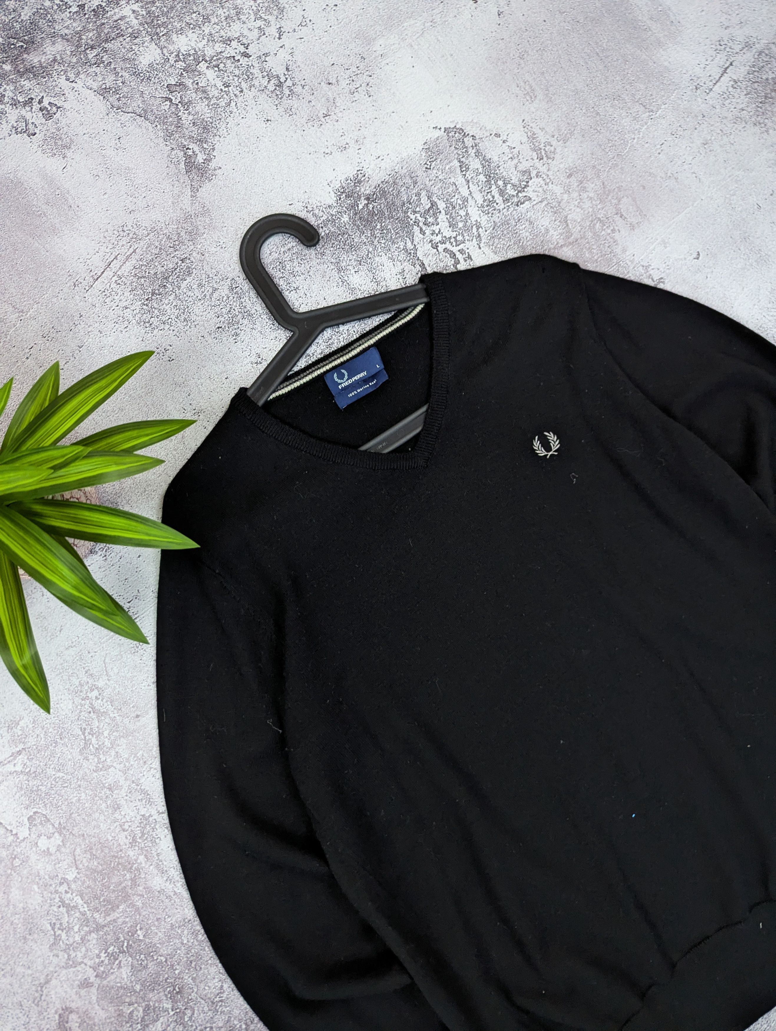 Fred Perry Fred Perry Merino Wool V Neck Sweater L Size US L / EU 52-54 / 3 - 5 Thumbnail