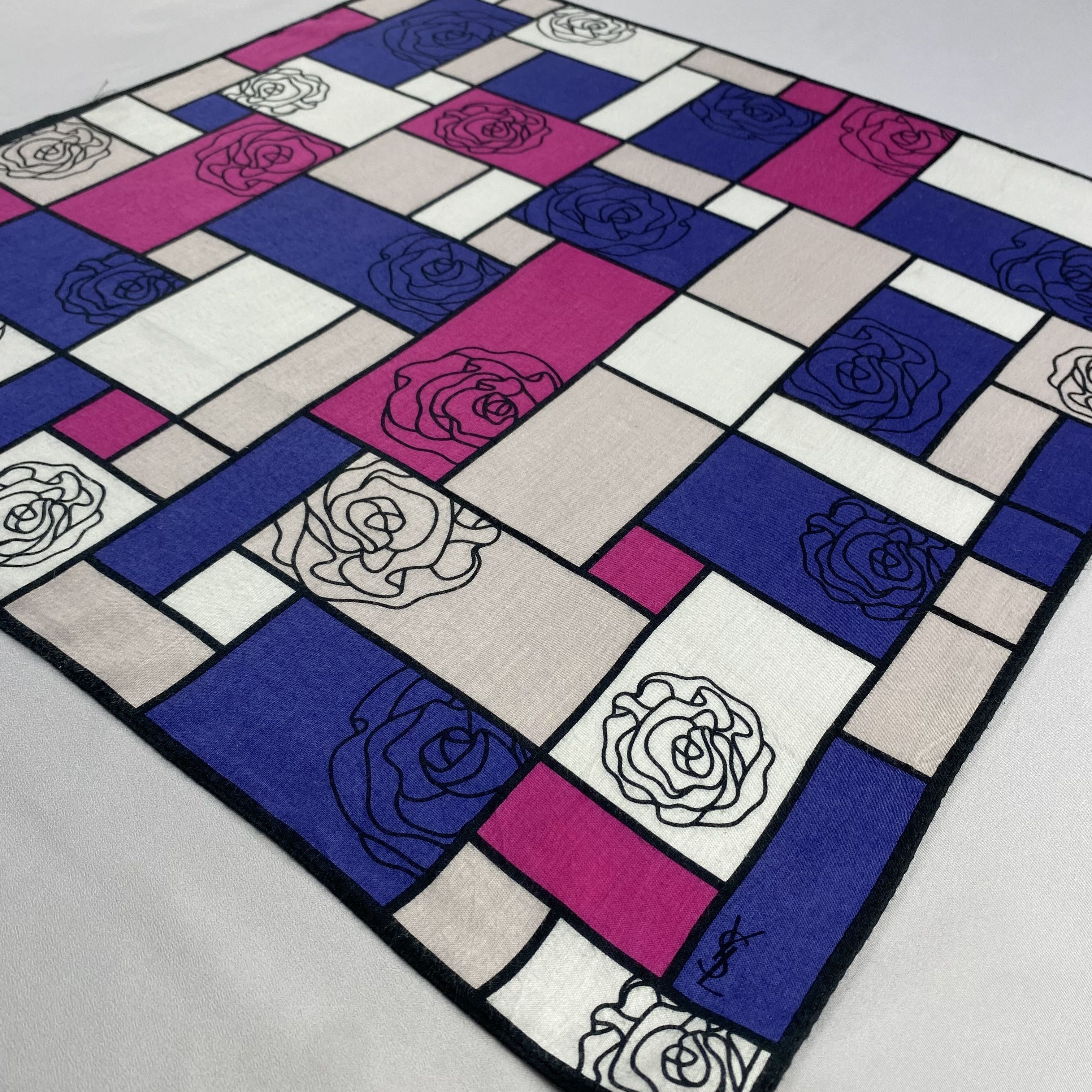 Vintage Yves Saint Laurent Bandana/ Handkerchief / Neckerchief-P1791 Size ONE SIZE - 2 Thumbnail