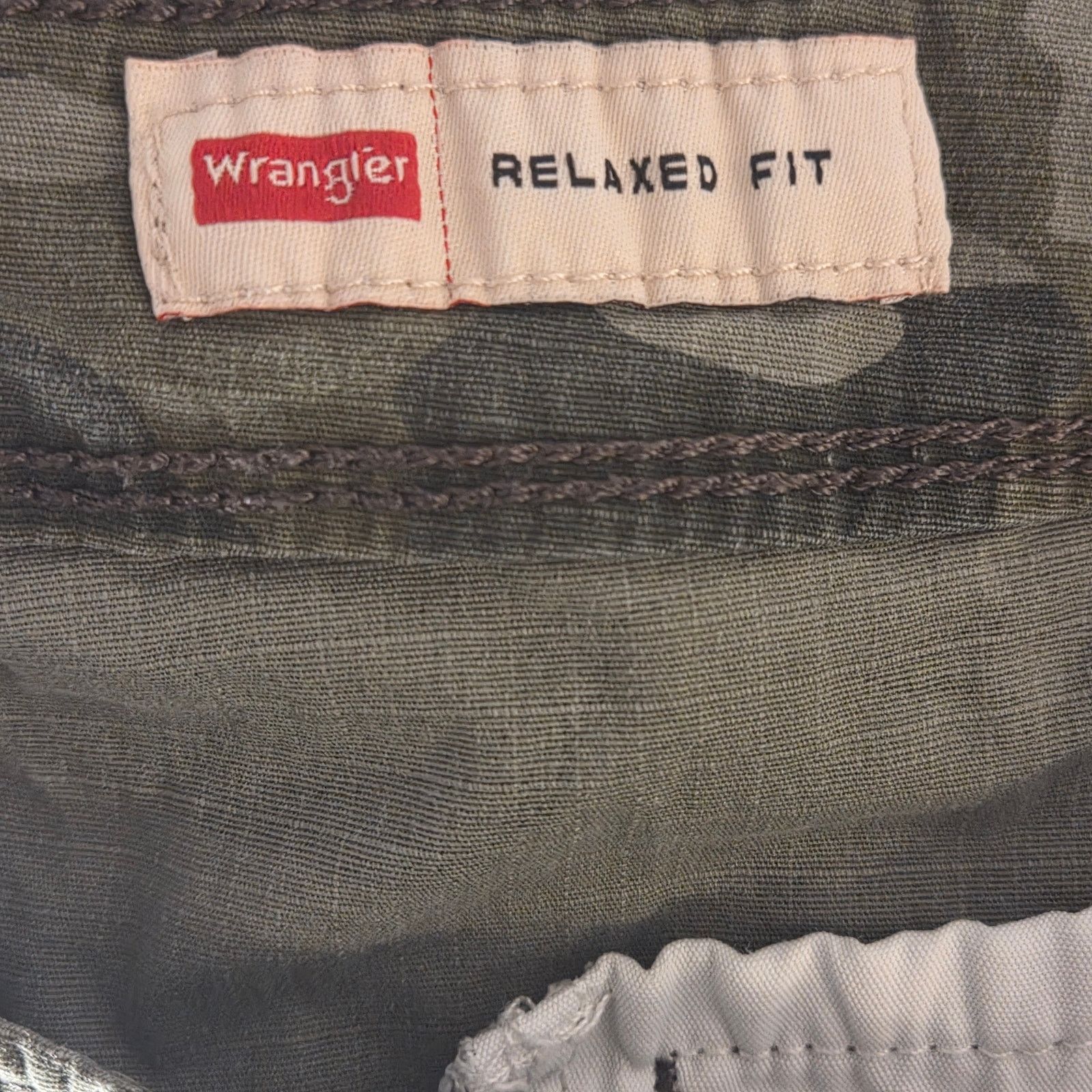 Wrangler Wrangler Rugged Men's Army Fatigue Cargo Shorts - Size 42 Size US 42 / EU 58 - 5 Thumbnail