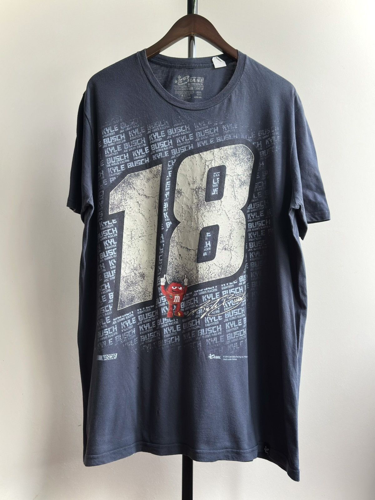 Chase Authentics × NASCAR VINTAGE NASCAR KYLE BUSCH #18 M&M RACING TEE Size US XXL / EU 58 / 5 - 1 Thumbnail