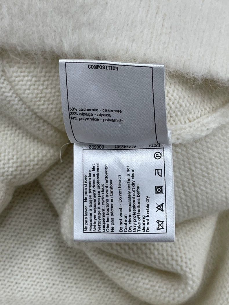 Chanel Snow series white snowflake diamond buckle cashmere
