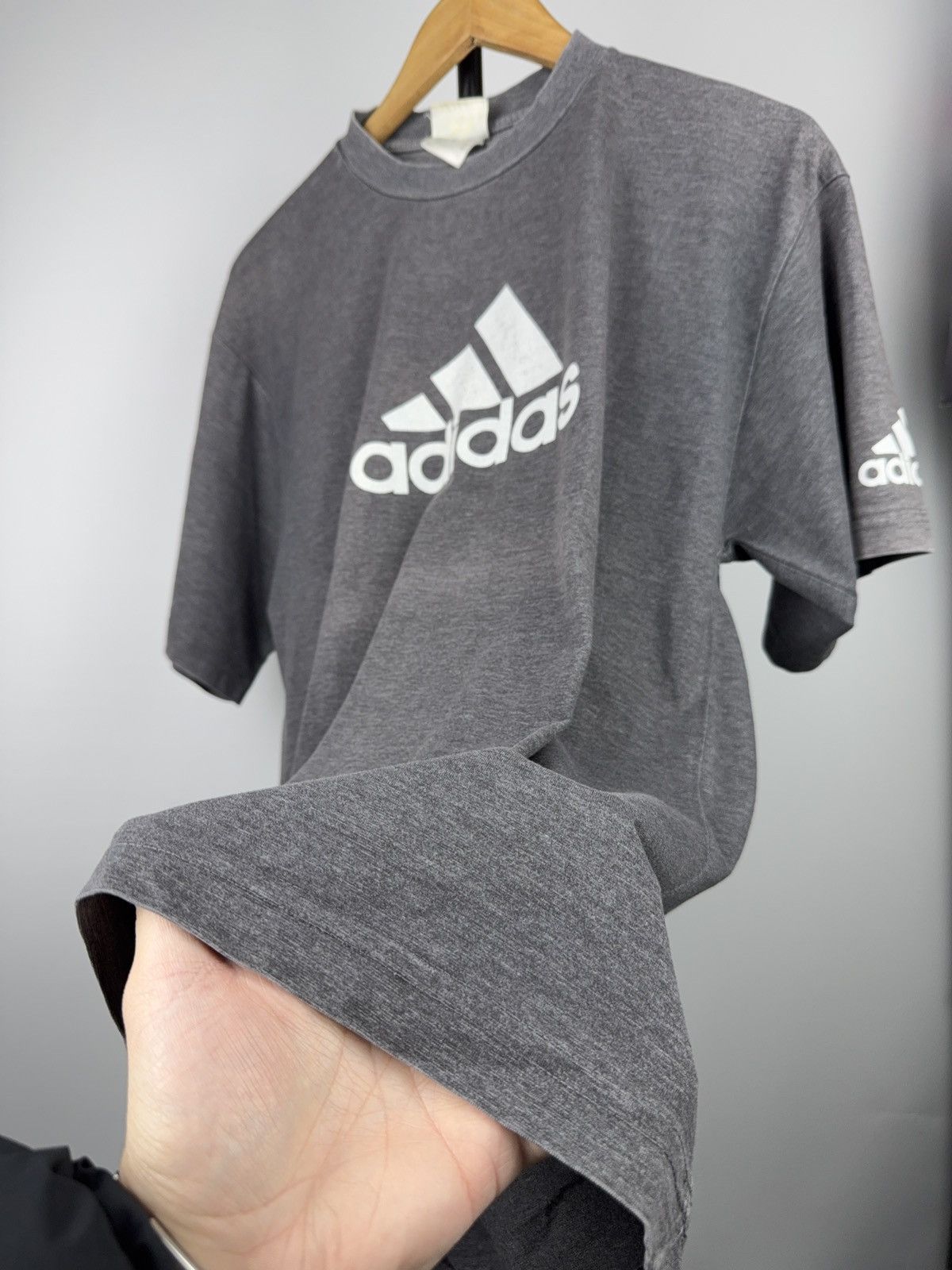Adidas 90s Retro adidas Faded Grey Logo T-Shirt Vintage Sportswear Size US L / EU 52-54 / 3 - 5 Thumbnail
