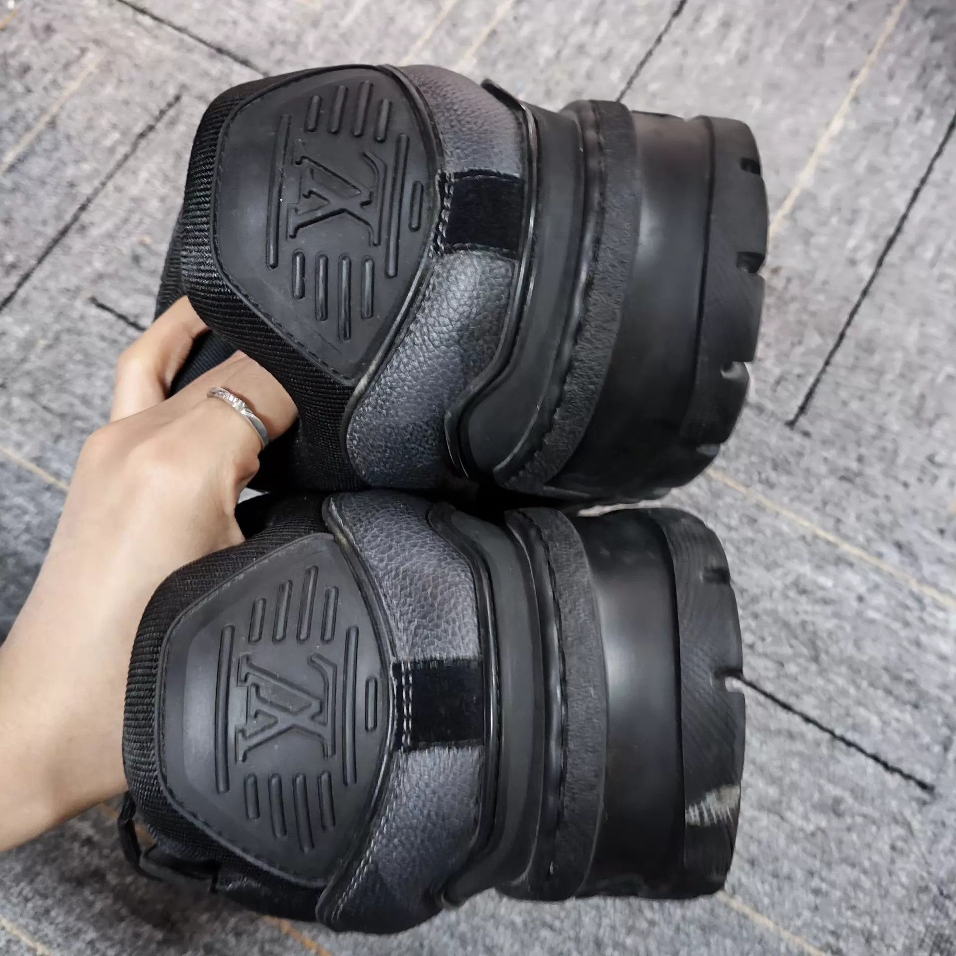 Louis Vuitton LV Low-Top Sneakers Puff Black Size 6 Size US 6 / EU 39 - 4 Thumbnail