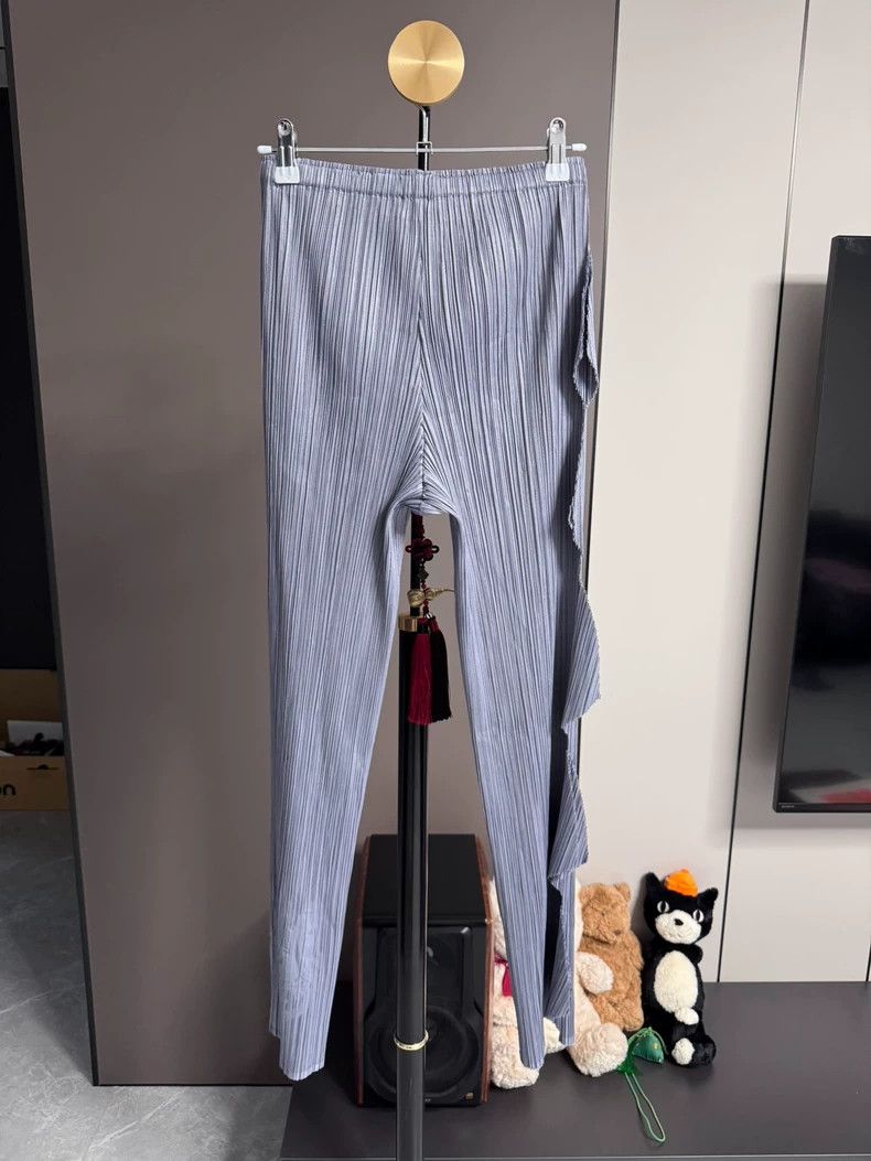 Issey Miyake Issey Miyake size:3 Purple kelp embossed straight-leg trou Size 23" - 2 Thumbnail