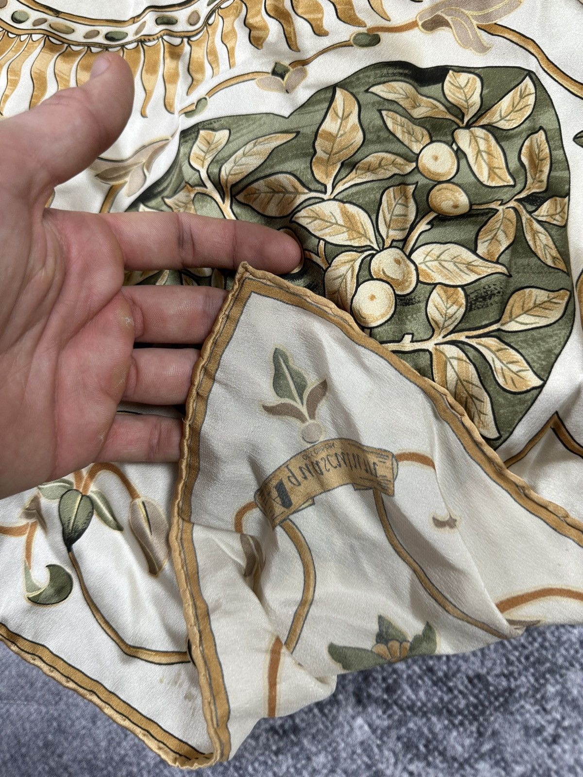 Aquascutum Aquascatum London Logo Scarf Silk Luxury Rare Casual VTg Size ONE SIZE - 4 Thumbnail