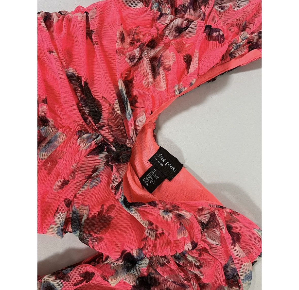 Nordstrom Hot Pink Floral Ruched V-Neck Shirt Crop Top Blouse XS 🌺✨ Size XS / US 0-2 / IT 36-38 - 3 Thumbnail