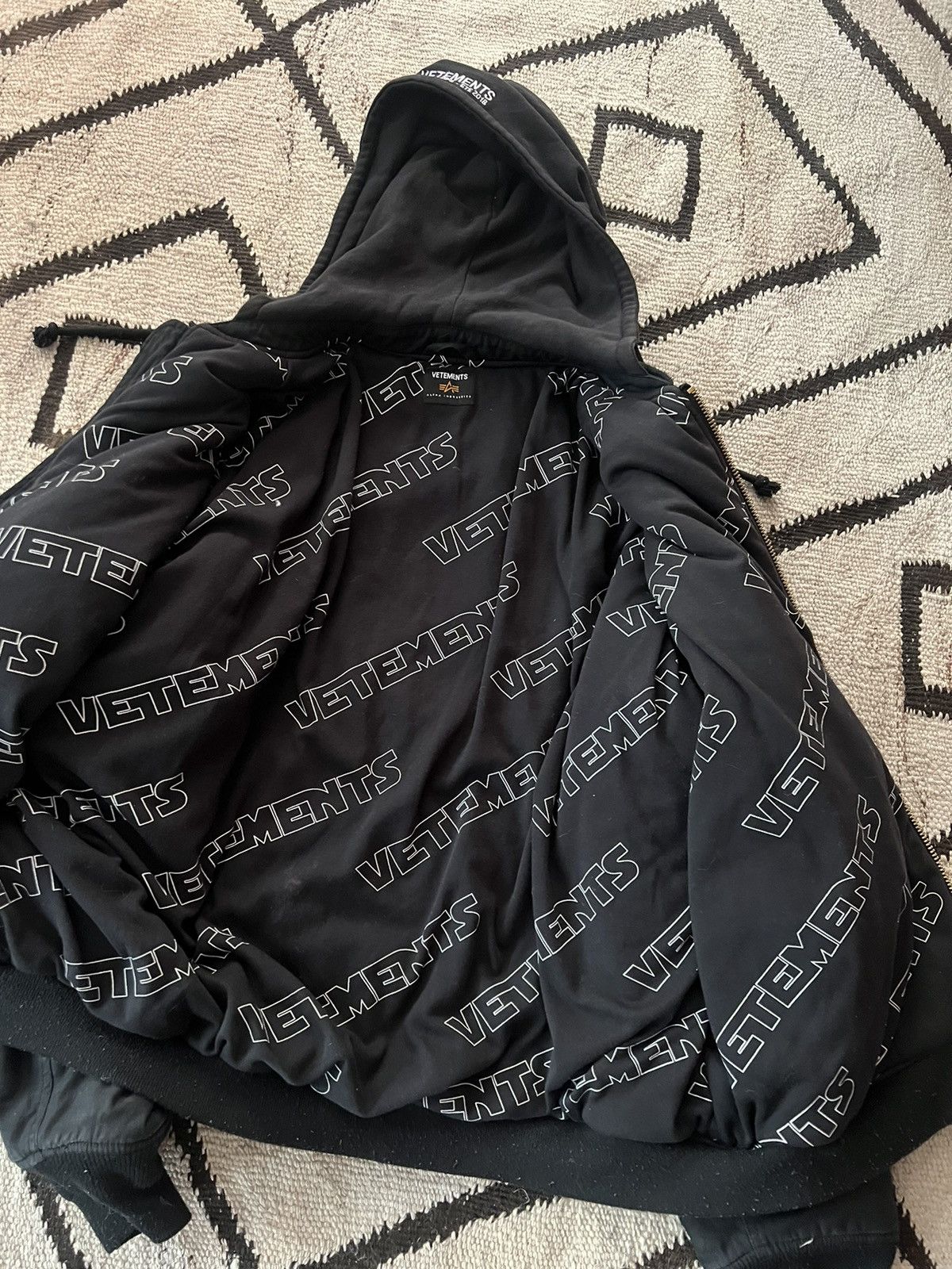 Vetements Vetements Emoji Hooded Bomber 2018 alpha industries Size US M / EU 48-50 / 2 - 2 Thumbnail
