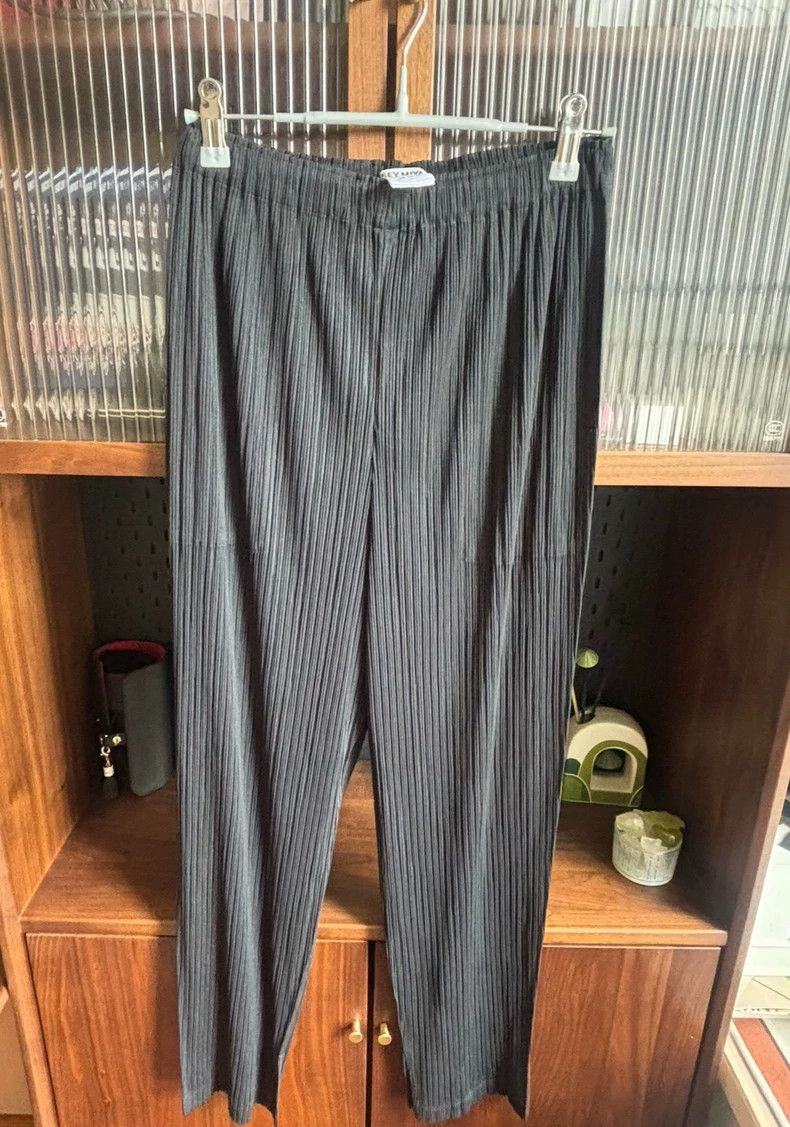 Issey Miyake Issey Miyake size:2 Classic black women's trousers for the Size 22" - 1 Thumbnail