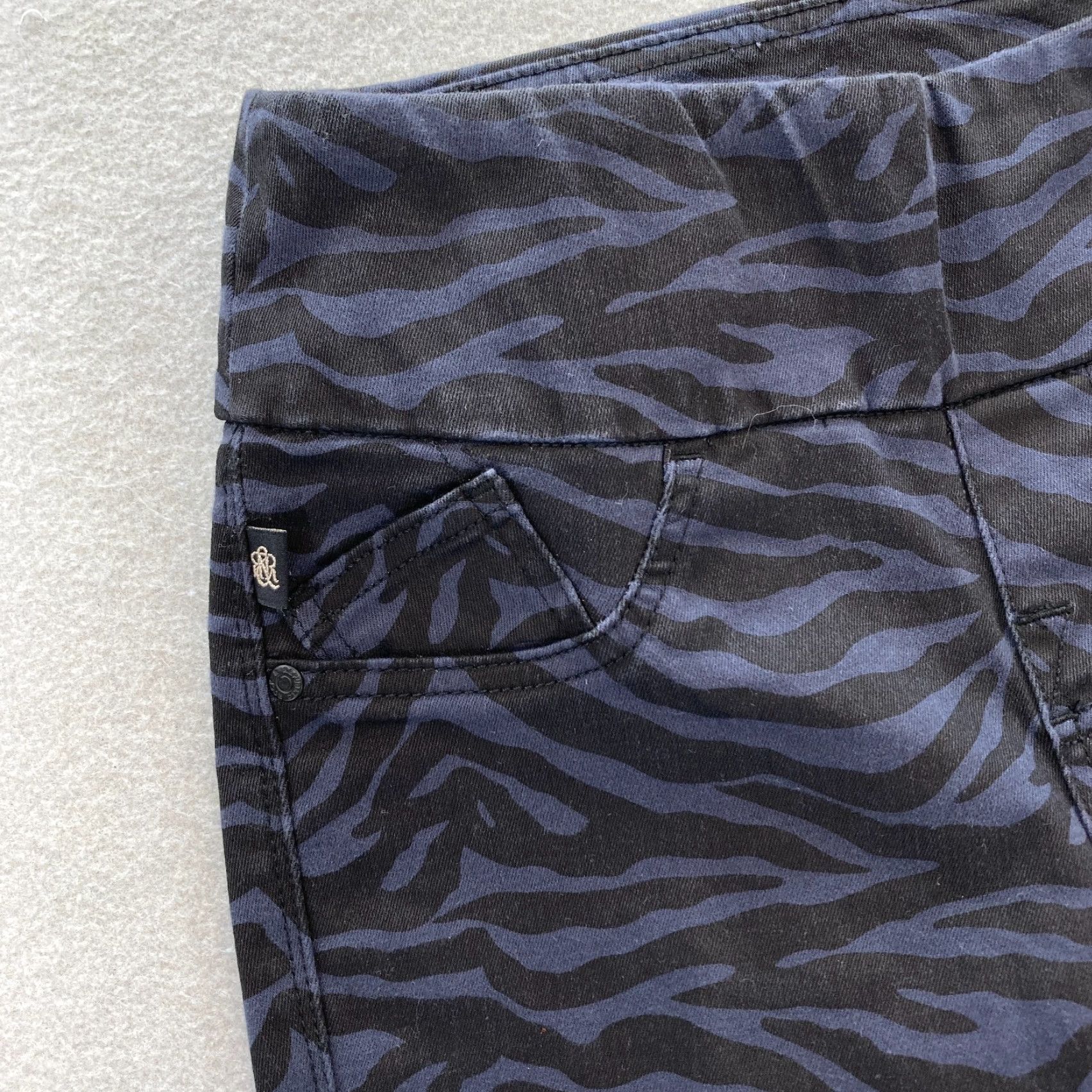 Vintage Rock & Republic Denim RX Fever Pull On Jeans Women's 4 Blue Tiger Stripe Stretch Size 27" / US 4 / IT 40 - 3 Thumbnail