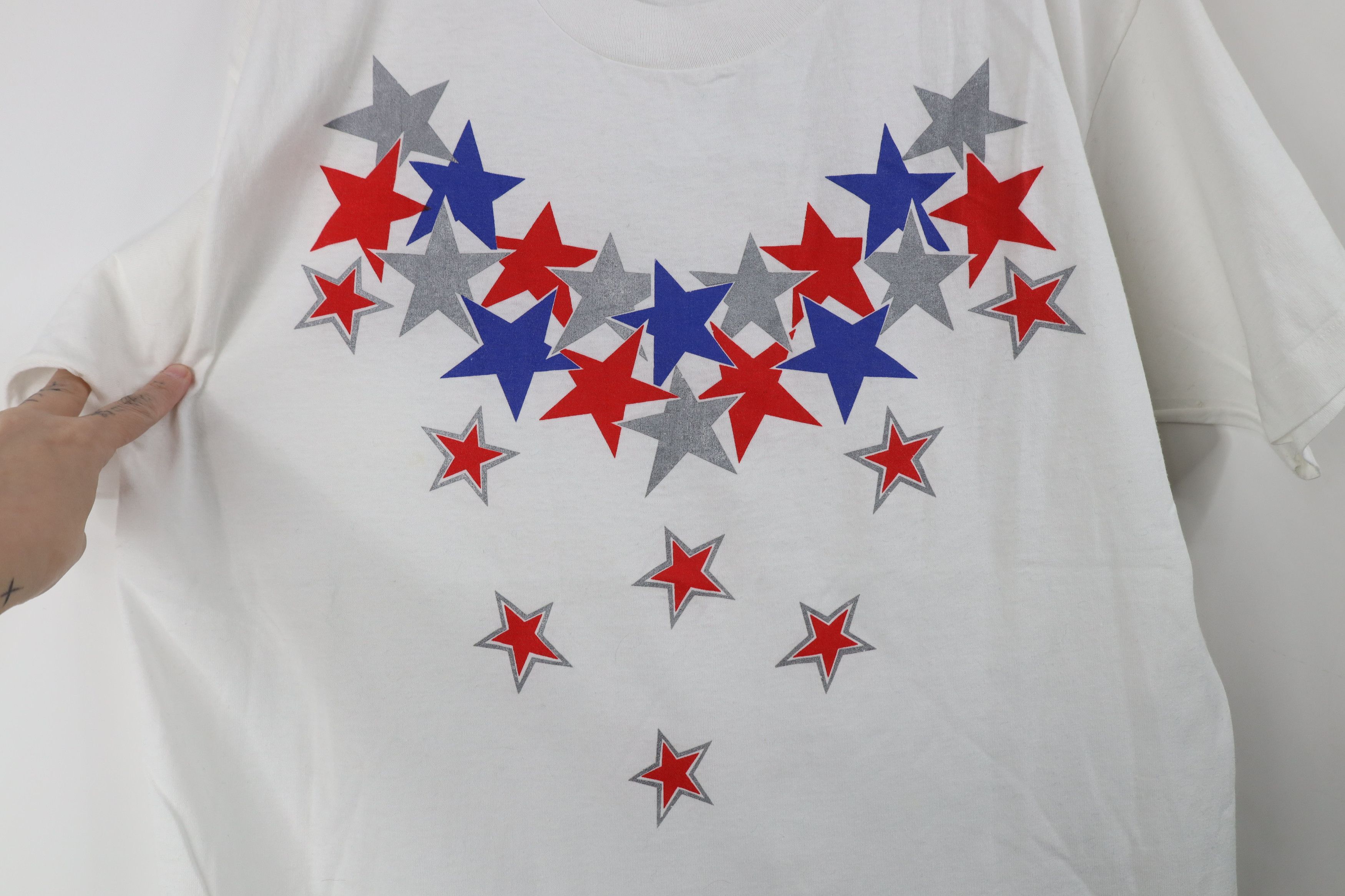 Vintage Vintage 90s Streetwear Stars Short Sleeve T-Shirt White USA Size US XL / EU 56 / 4 - 4 Thumbnail