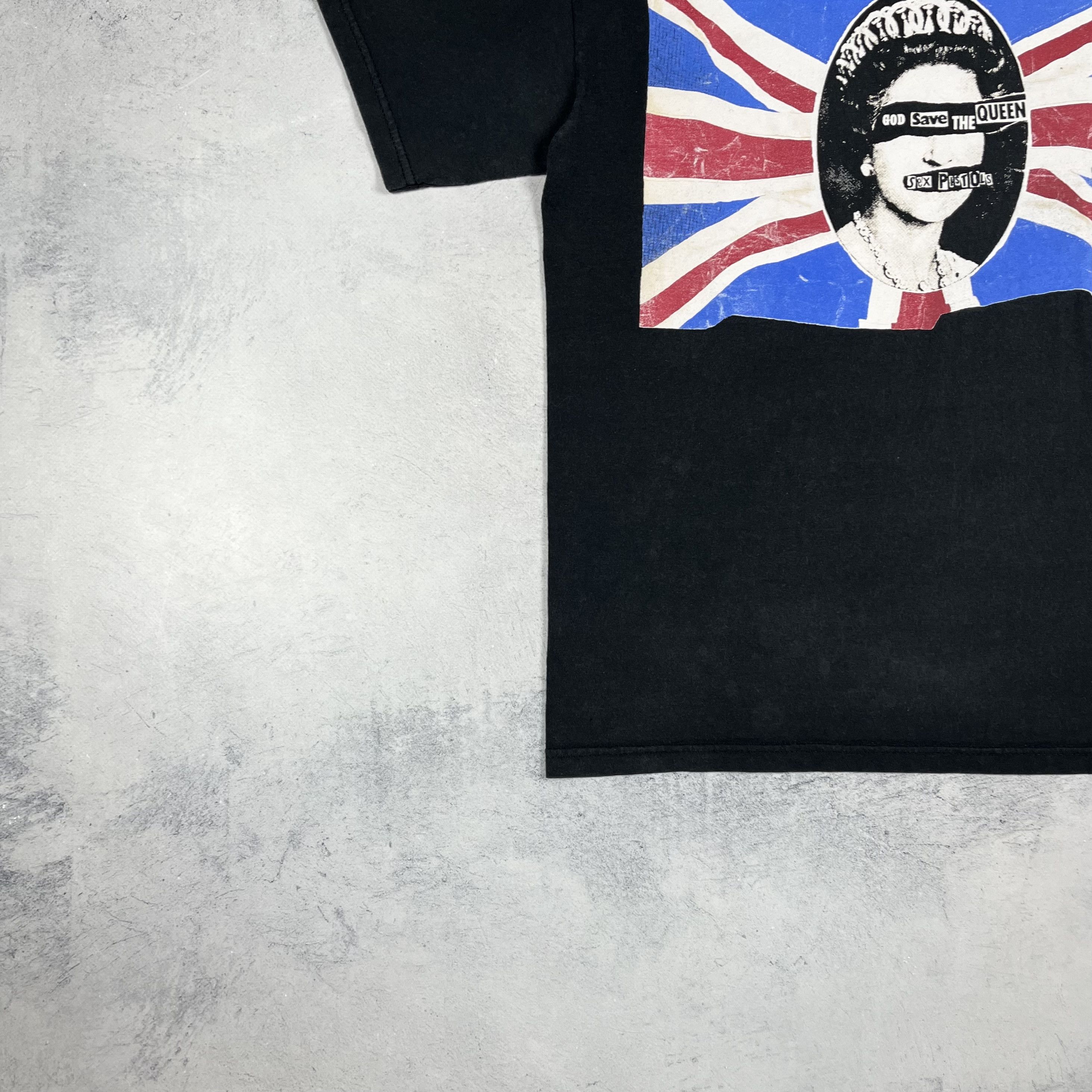 Band Tees Vintage Sex Pistols “God Save The Queen” Band T Shirt 2002 Size US M / EU 48-50 / 2 - 5 Thumbnail