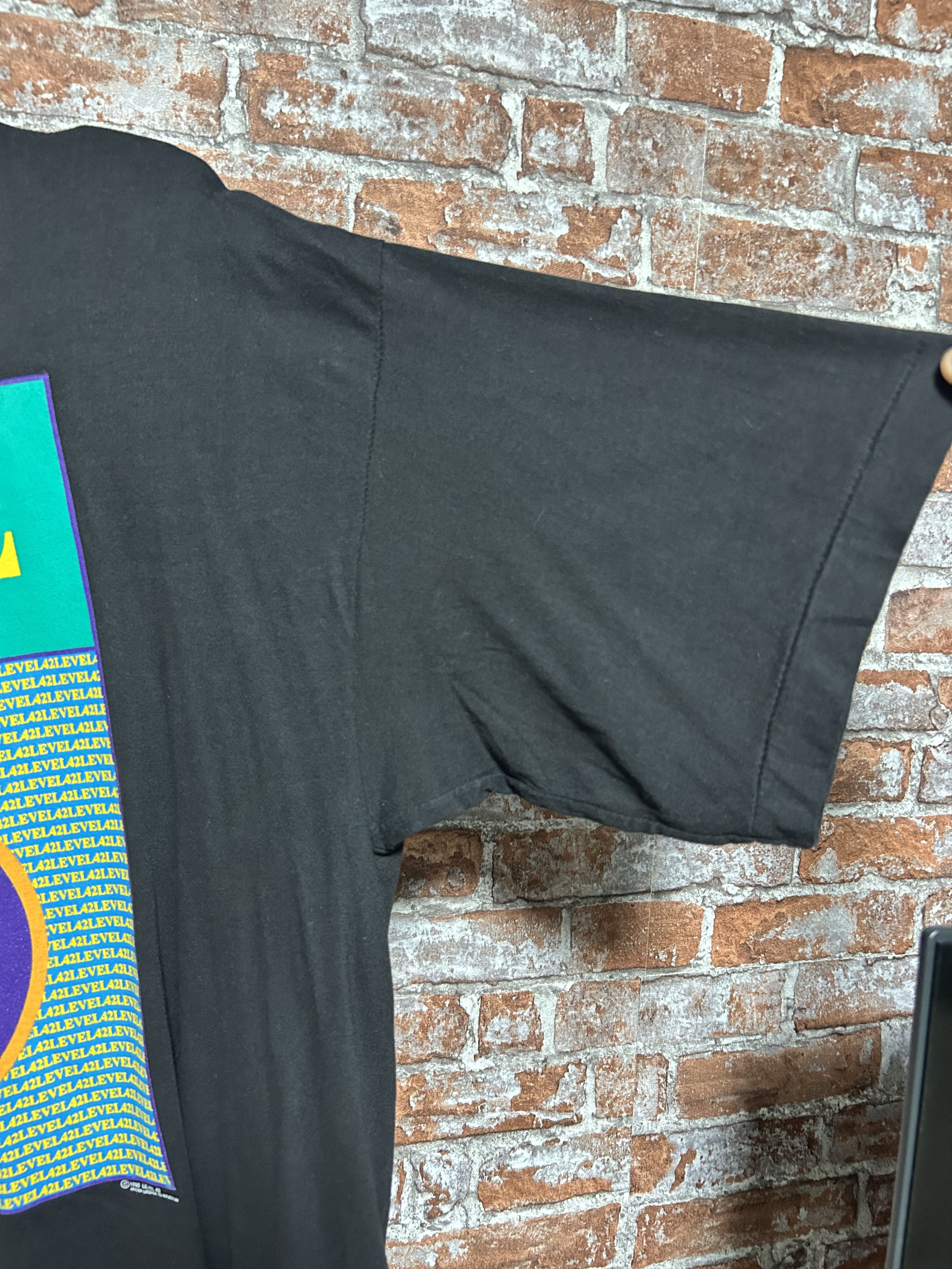 Band Tees Vintage 1990 Level 42 Rock Band T-shirt Size US XL / EU 56 / 4 - 8 Thumbnail