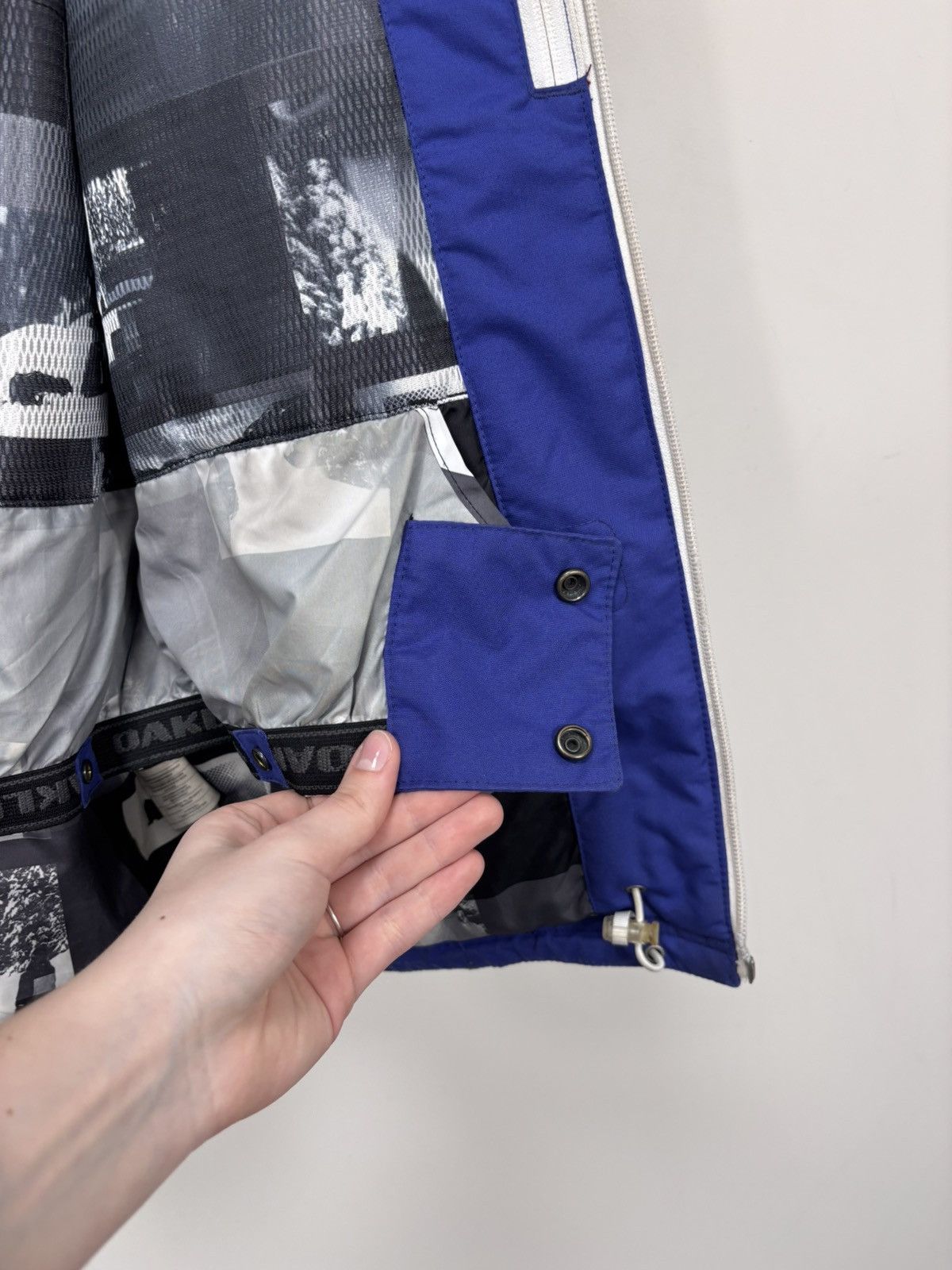 Oakley Oakley Motility Men’s Blue Hooded Ski Snowboard Jacket Size US S / EU 44-46 / 1 - 15 Thumbnail