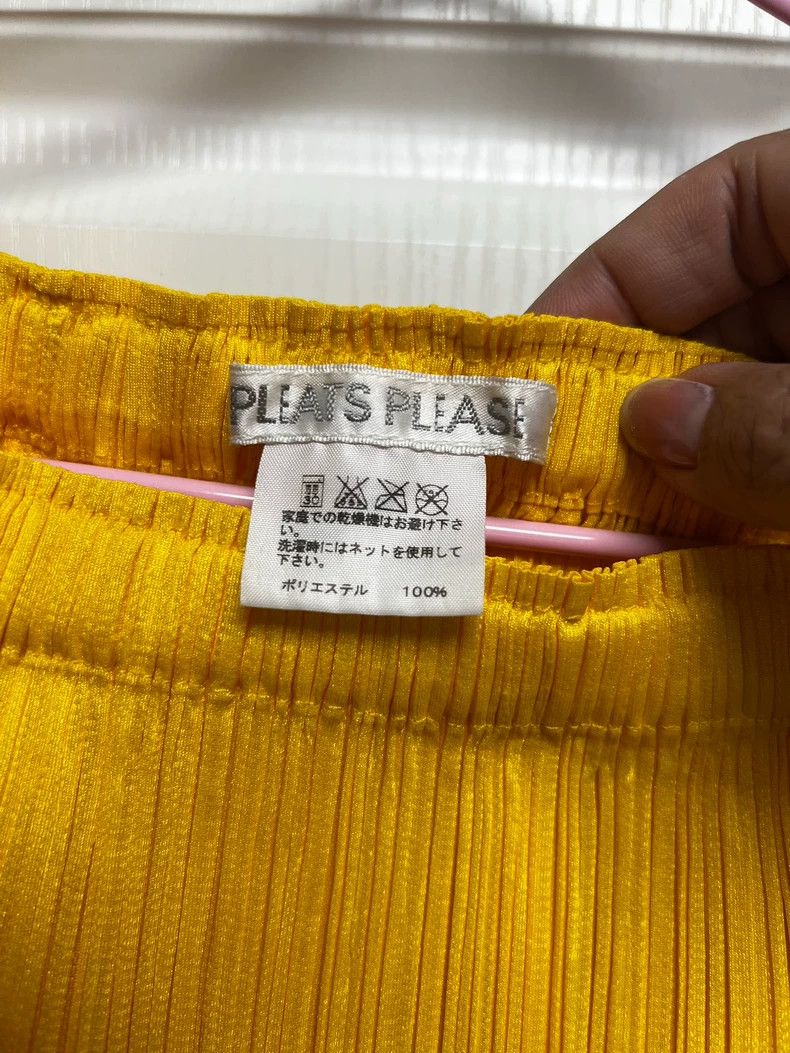 Issey Miyake Issey Miyake size:5 Yellow pleated skirt Size 23" - 2 Thumbnail