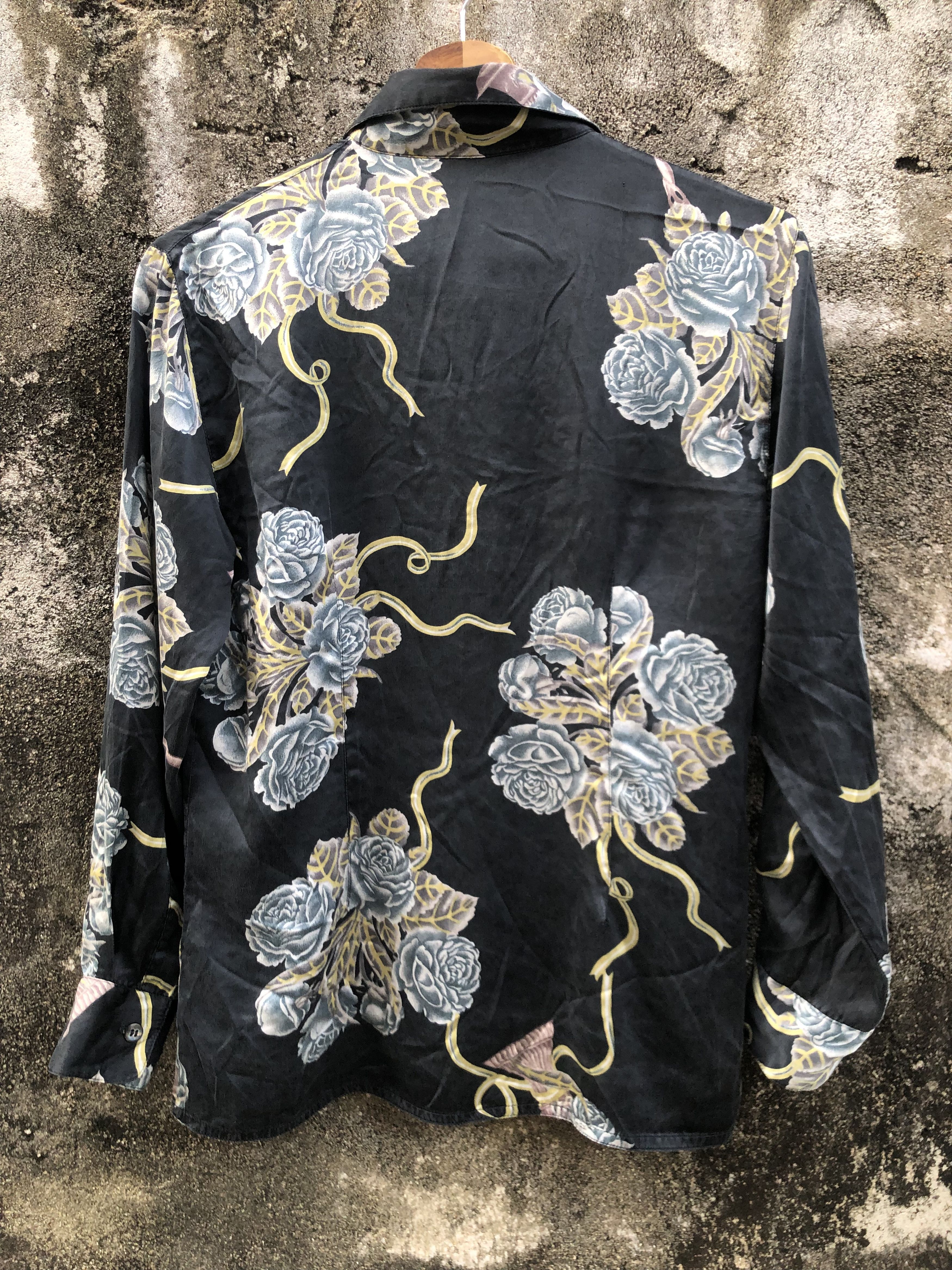 Salvatore Ferragamo Vintage Salvatore Ferragamo Floral Silk Button-Up Shirts Size S / US 4 / IT 40 - 2 Thumbnail